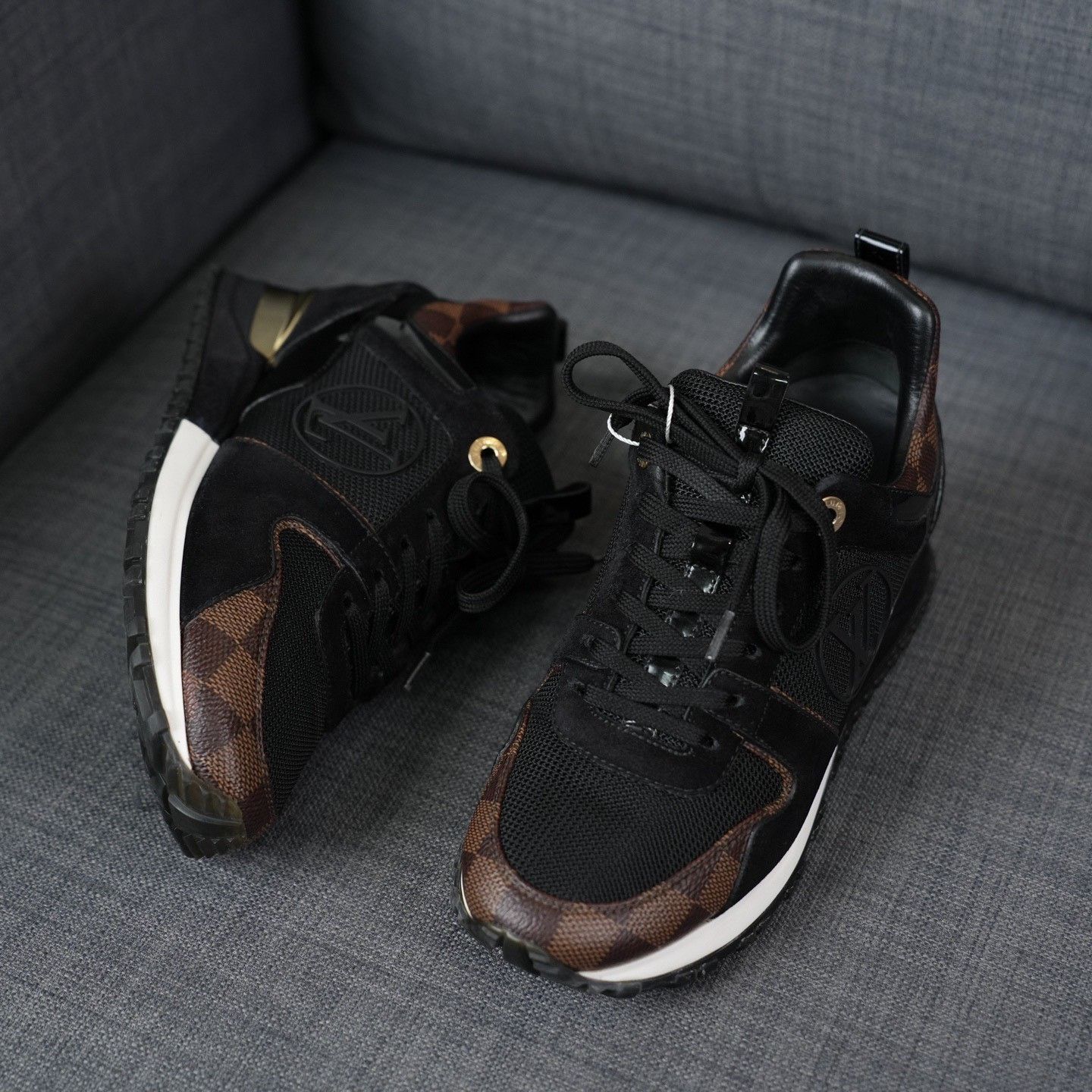 Louis Vuitton Louis Vuitton Black Lowtop Sneakers us_6 Women Size US 6 / IT 36 - 2 Thumbnail