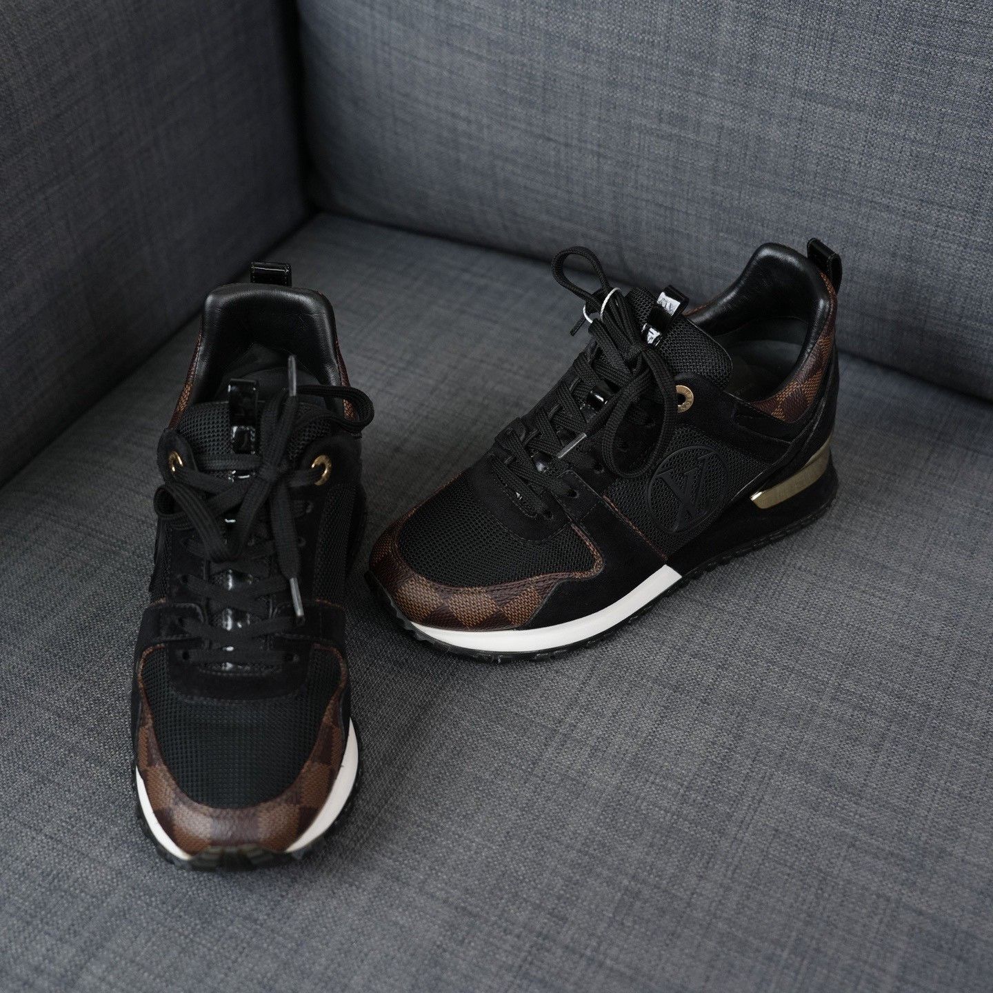 Louis Vuitton Louis Vuitton Black Lowtop Sneakers us_6 Women Size US 6 / IT 36 - 3 Thumbnail