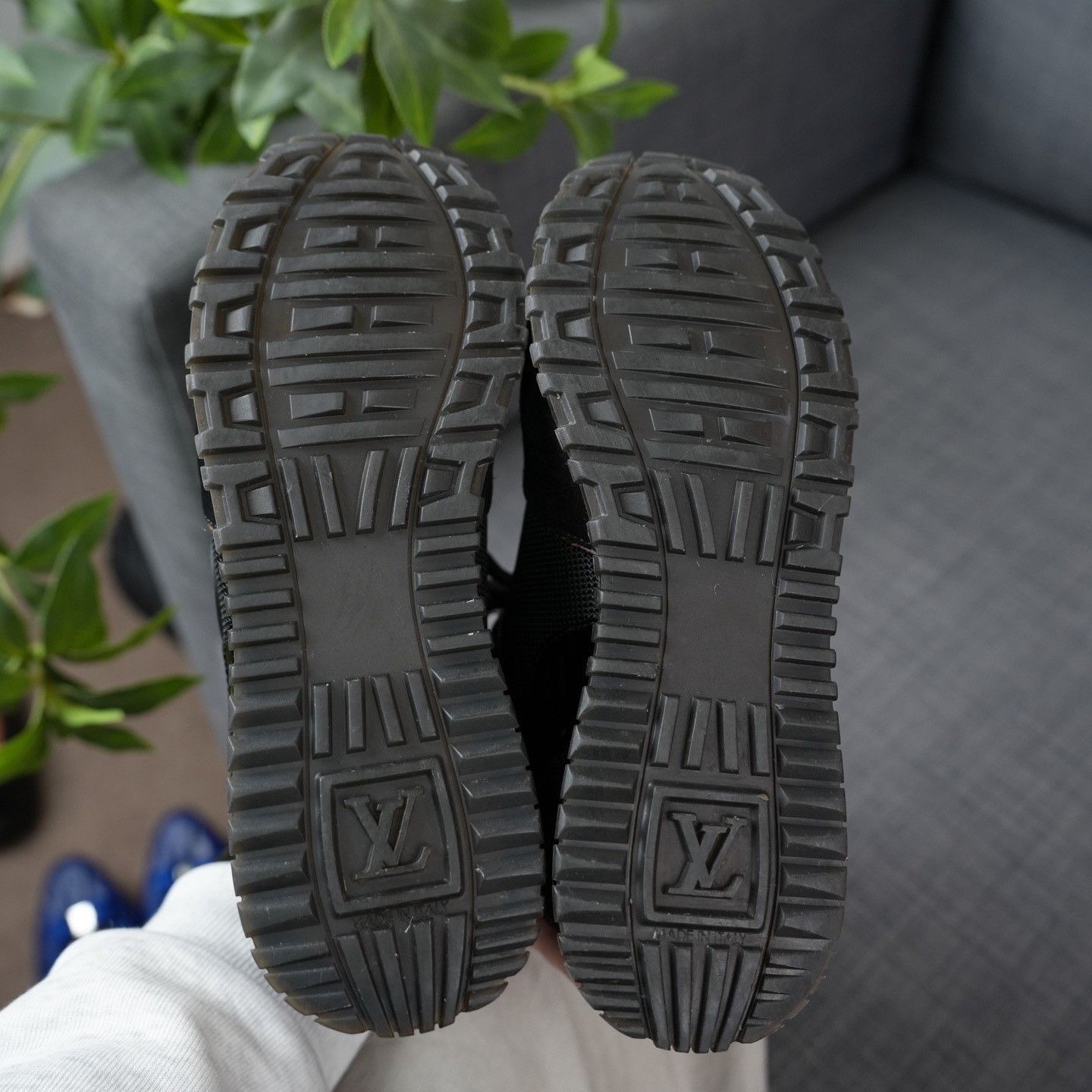 Louis Vuitton Louis Vuitton Black Lowtop Sneakers us_6 Women Size US 6 / IT 36 - 7 Thumbnail