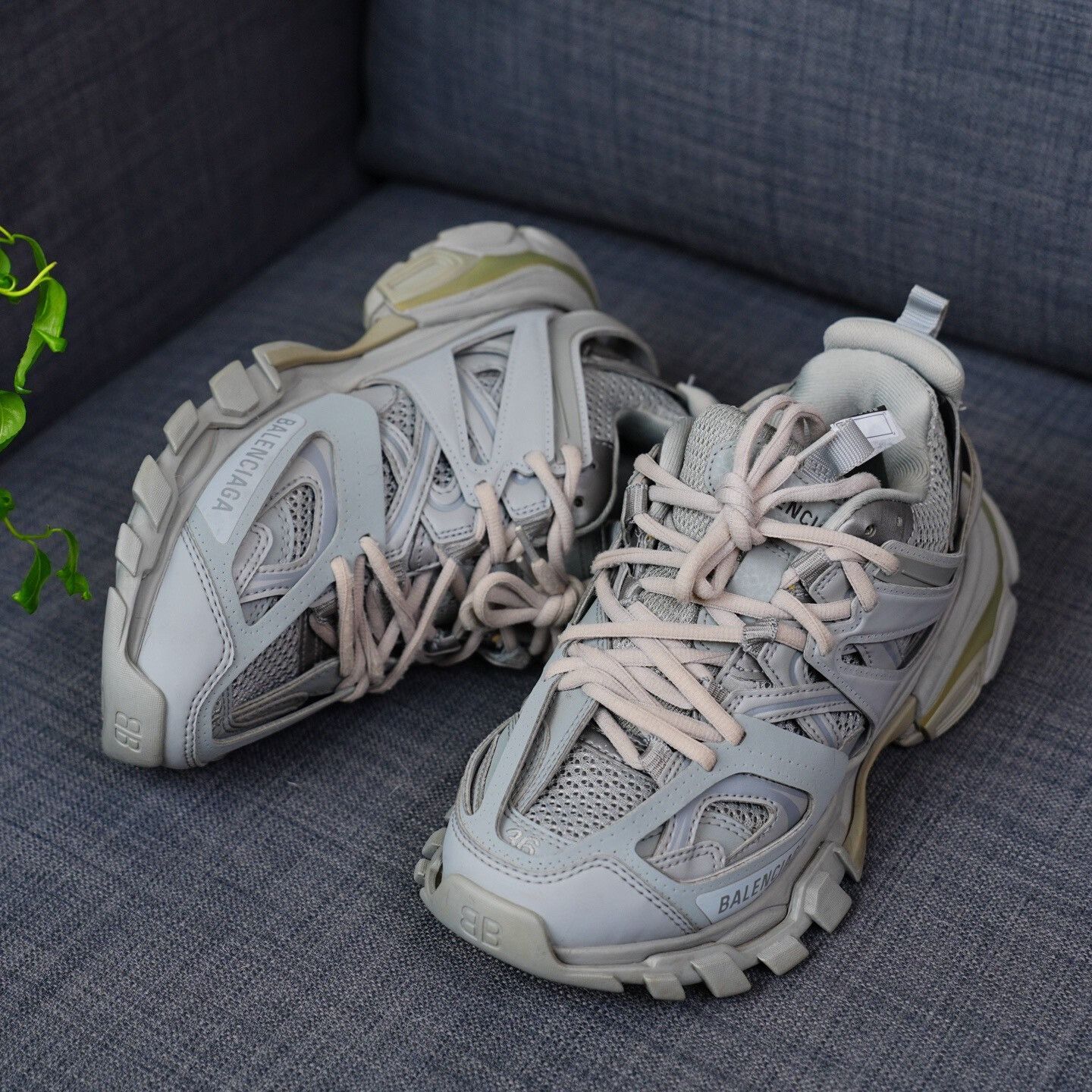 Balenciaga Balenciaga Gray Lowtop Sneakers us_6 Women Size US 6 / IT 36 - 2 Thumbnail