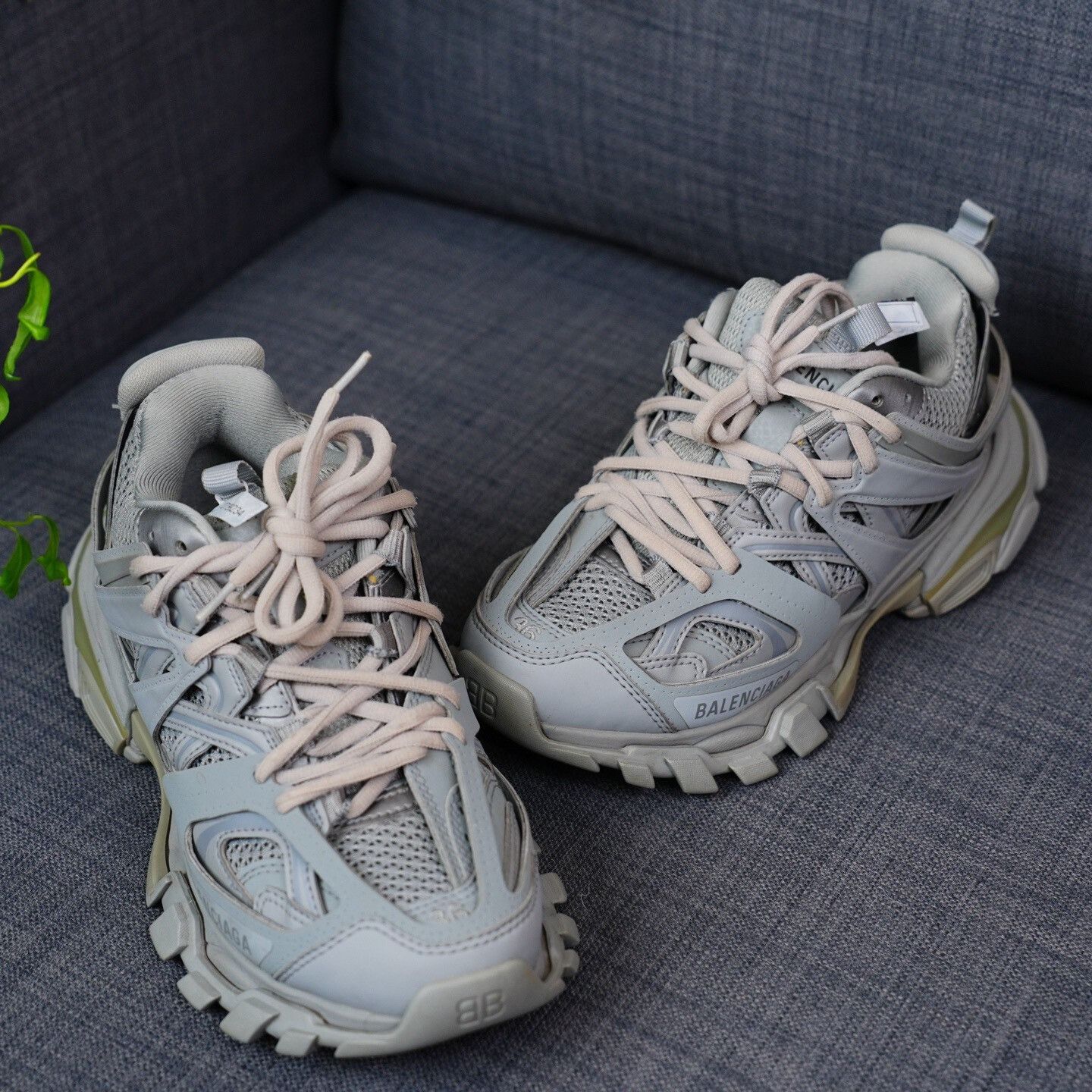 Balenciaga Balenciaga Gray Lowtop Sneakers us_6 Women Size US 6 / IT 36 - 3 Thumbnail