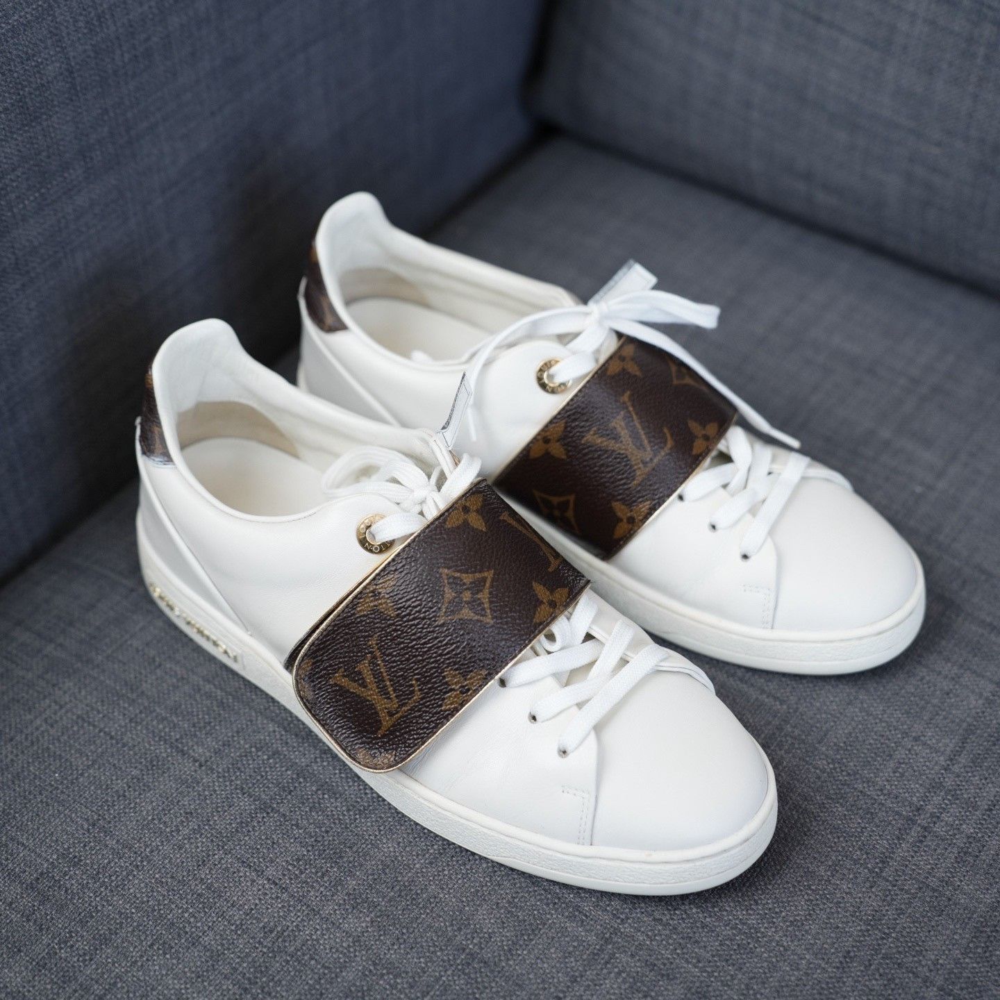 Louis Vuitton Louis Vuitton White Lowtop Sneakers us_6 Women Size US 6 / IT 36 - 4 Thumbnail