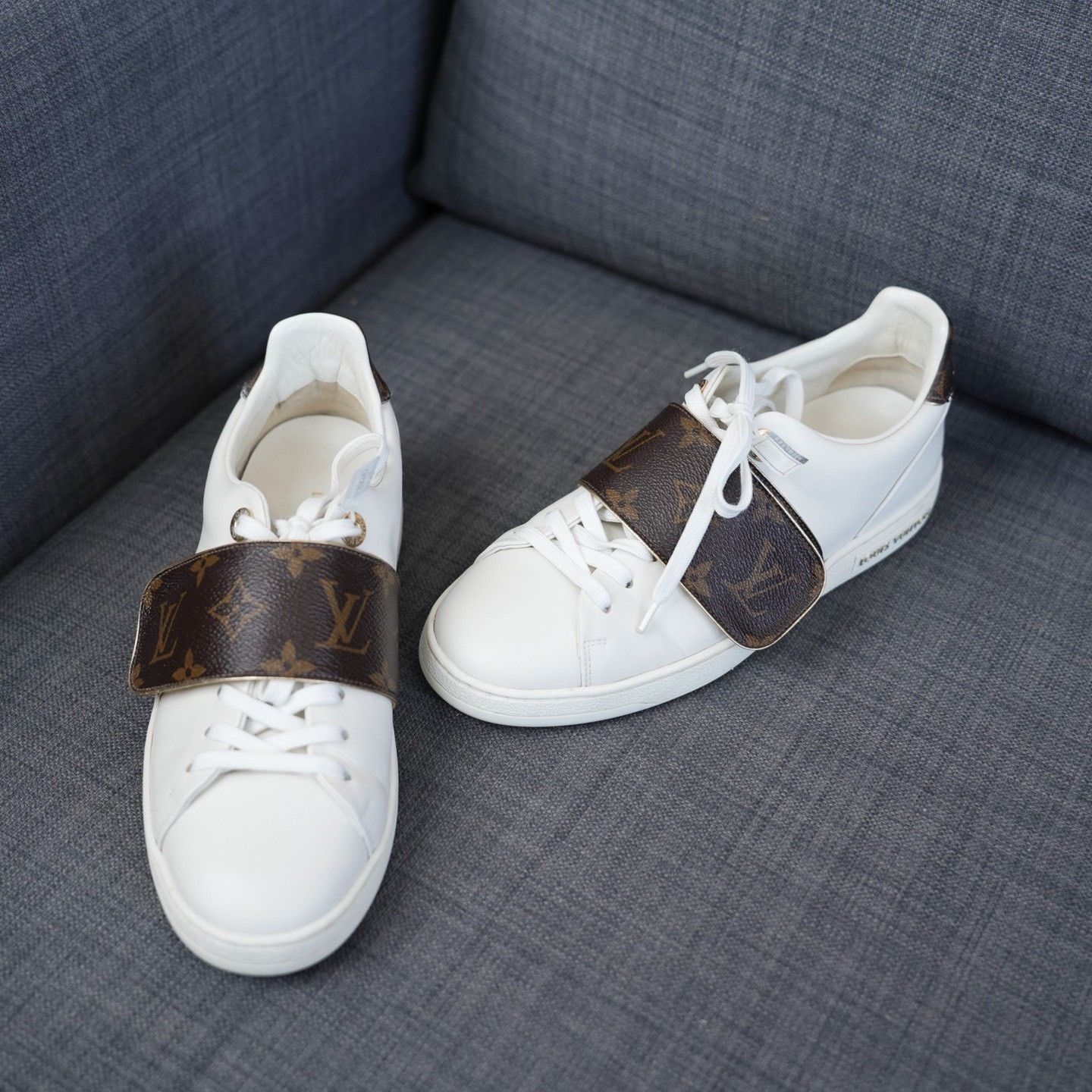 Louis Vuitton Louis Vuitton White Lowtop Sneakers us_6 Women Size US 6 / IT 36 - 2 Thumbnail