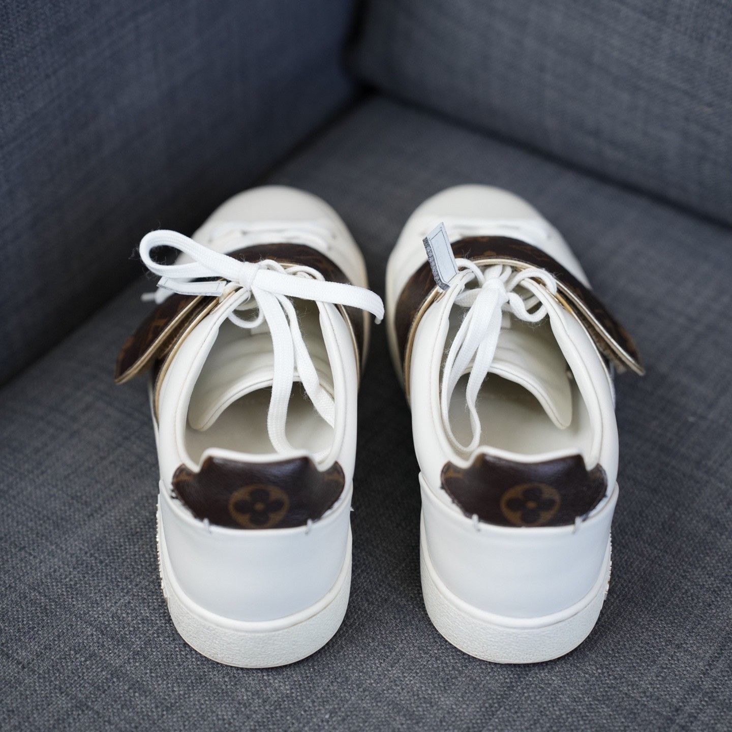 Louis Vuitton Louis Vuitton White Lowtop Sneakers us_6 Women Size US 6 / IT 36 - 6 Thumbnail