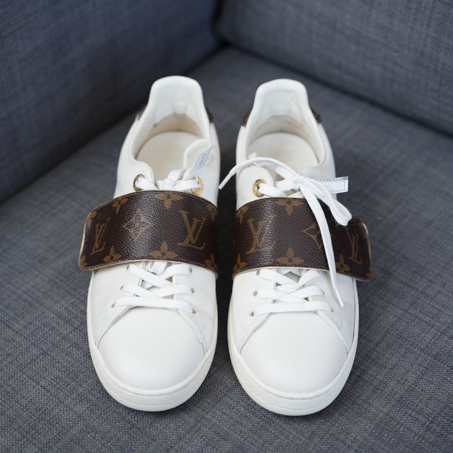 Louis Vuitton Louis Vuitton White Lowtop Sneakers us_6 Women Size US 6 / IT 36 - 3 Thumbnail