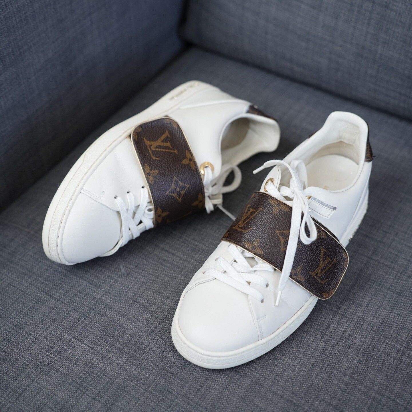 Louis Vuitton Louis Vuitton White Lowtop Sneakers us_6 Women Size US 6 / IT 36 - 5 Thumbnail