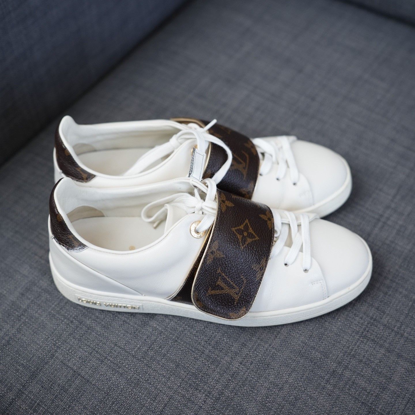 Louis Vuitton Louis Vuitton White Lowtop Sneakers us_6 Women Size US 6 / IT 36 - 8 Thumbnail
