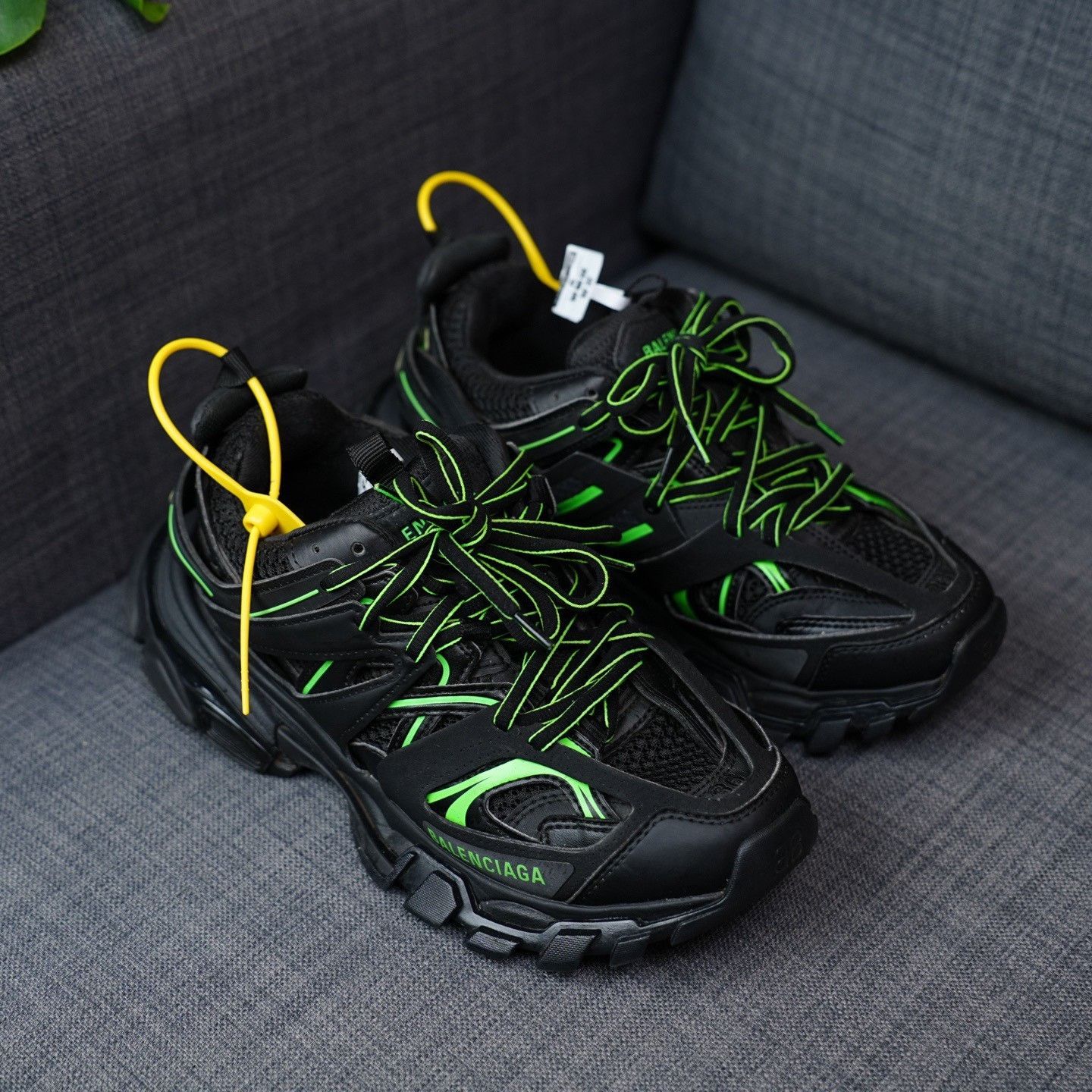 Balenciaga Balenciaga Green Lowtop Sneakers us_6 Women Size US 6 / IT 36 - 6 Thumbnail