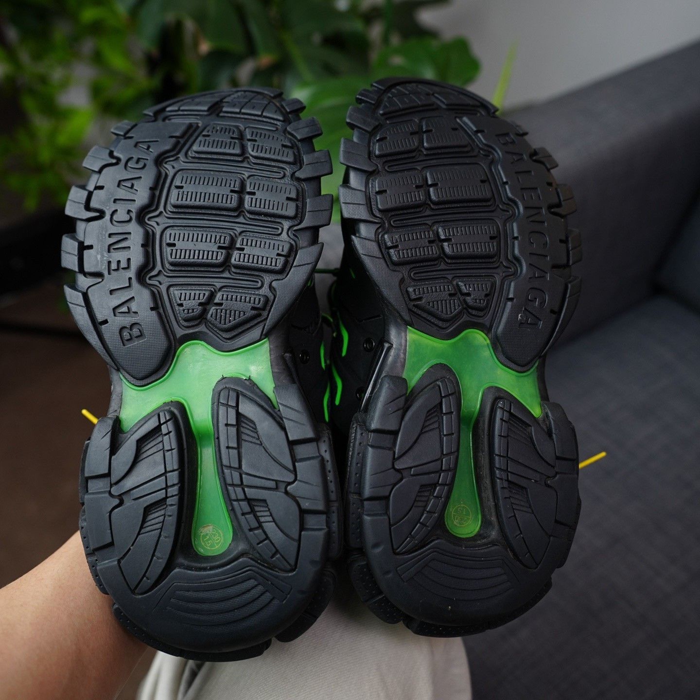 Balenciaga Balenciaga Green Lowtop Sneakers us_6 Women Size US 6 / IT 36 - 8 Thumbnail