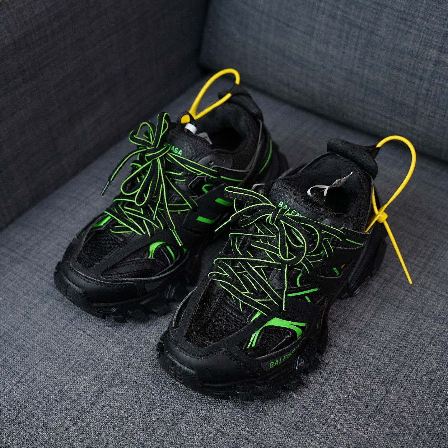Balenciaga Balenciaga Green Lowtop Sneakers us_6 Women Size US 6 / IT 36 - 2 Thumbnail