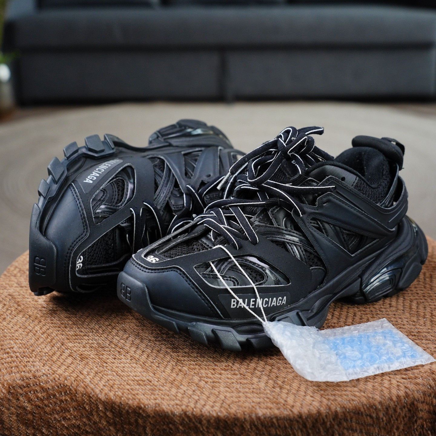 Balenciaga Balenciaga Black Lowtop Sneakers us_6 Women Size US 6 / IT 36 - 2 Thumbnail