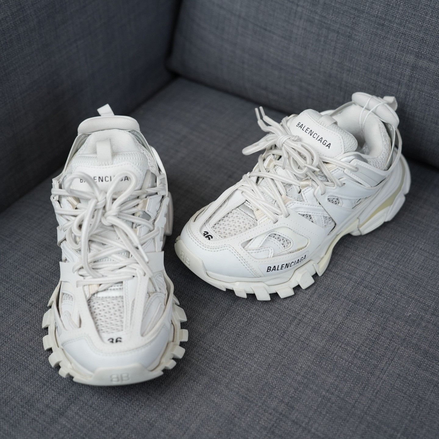 Balenciaga Balenciaga White Lowtop Sneakers us_6 Women Size US 6 / IT 36 - 3 Thumbnail