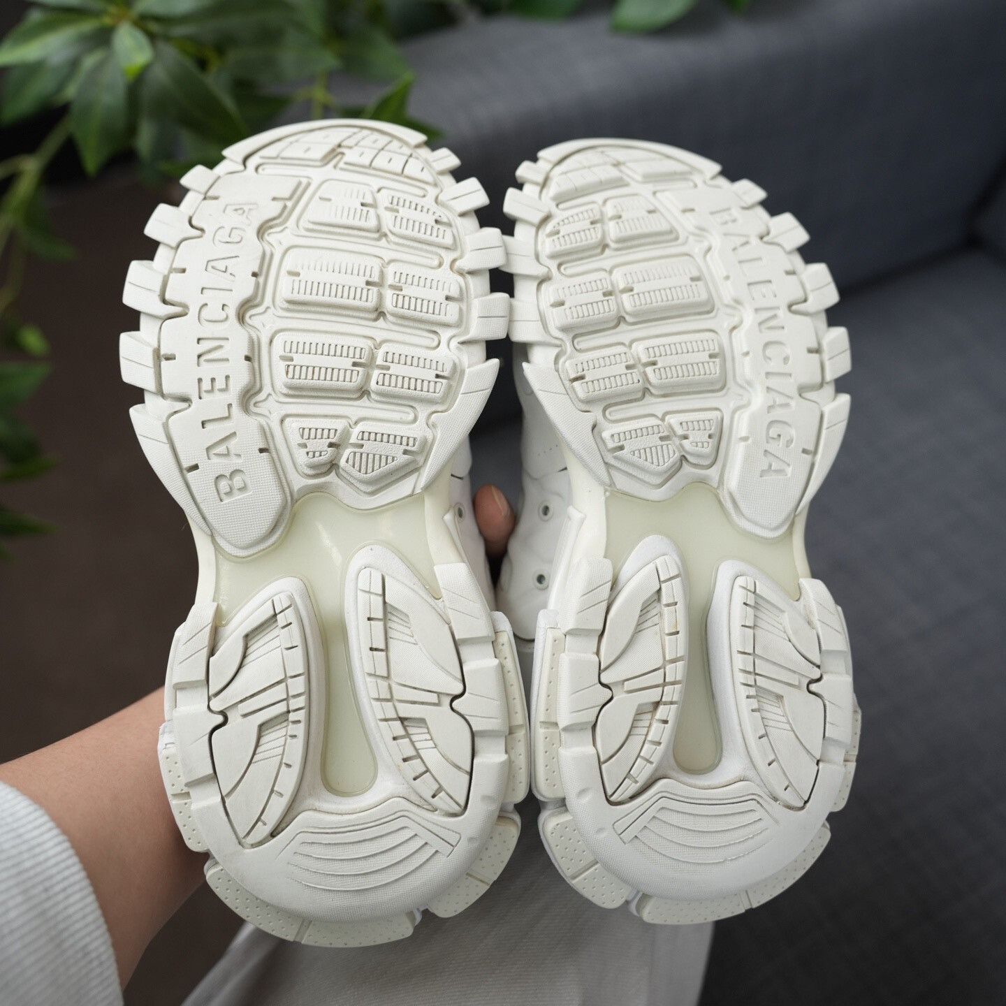 Balenciaga Balenciaga White Lowtop Sneakers us_6 Women Size US 6 / IT 36 - 9 Thumbnail