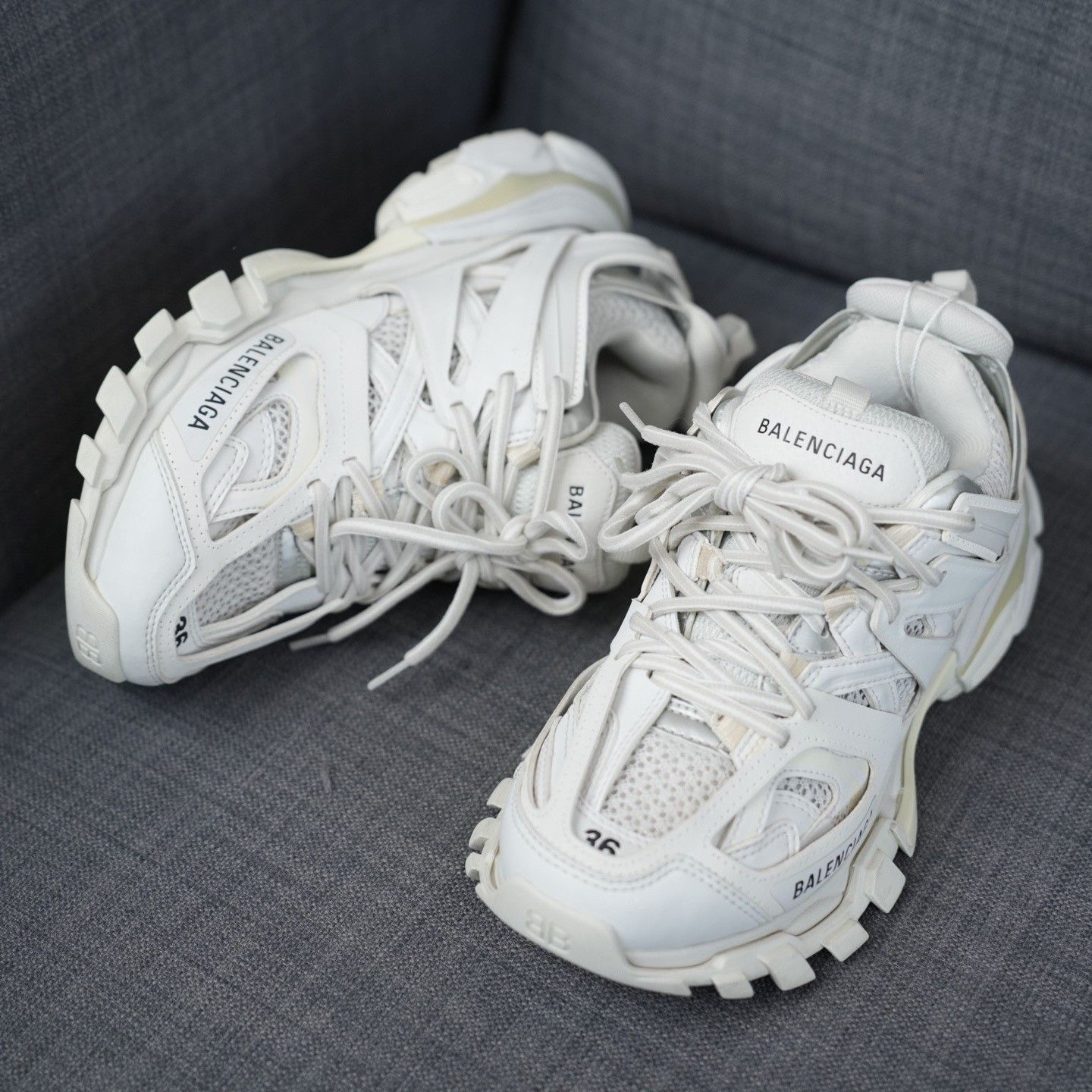 Balenciaga Balenciaga White Lowtop Sneakers us_6 Women Size US 6 / IT 36 - 2 Thumbnail