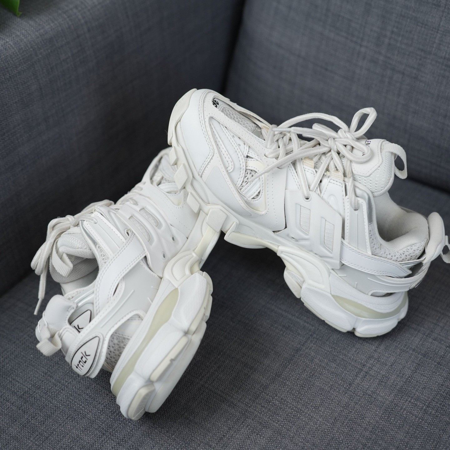 Balenciaga Balenciaga White Lowtop Sneakers us_6 Women Size US 6 / IT 36 - 7 Thumbnail