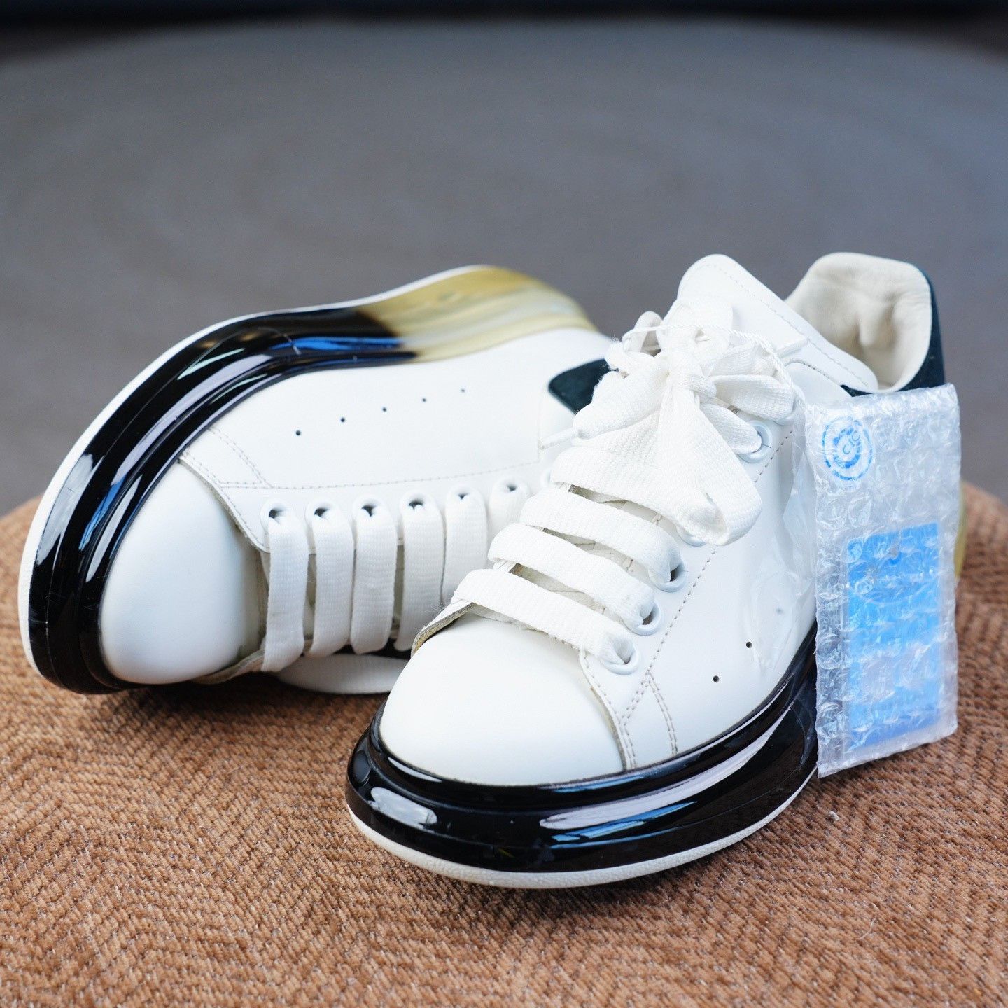 Alexander McQueen Alexander McQueen Black Lowtop Sneakers us_6 Women Size US 6 / IT 36 - 2 Thumbnail