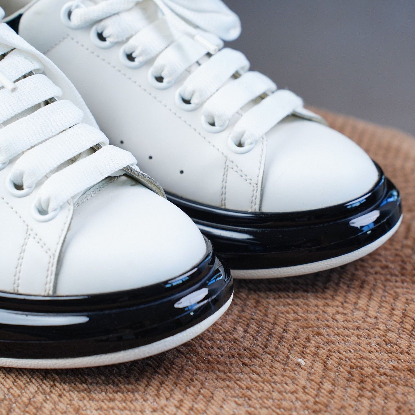 Alexander McQueen Alexander McQueen Black Lowtop Sneakers us_6 Women Size US 6 / IT 36 - 4 Thumbnail