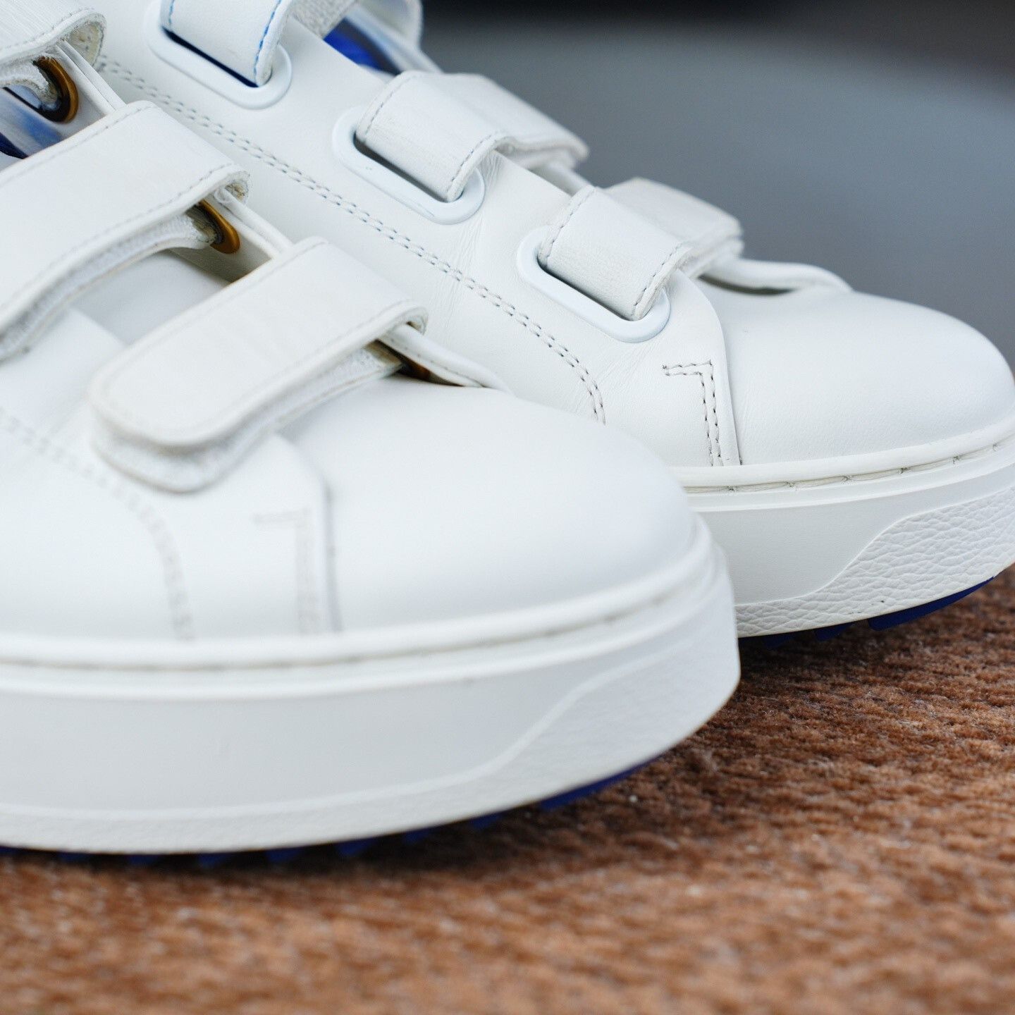 Louis Vuitton Louis Vuitton White Lowtop Sneakers us_6 Women Size US 6 / IT 36 - 4 Thumbnail