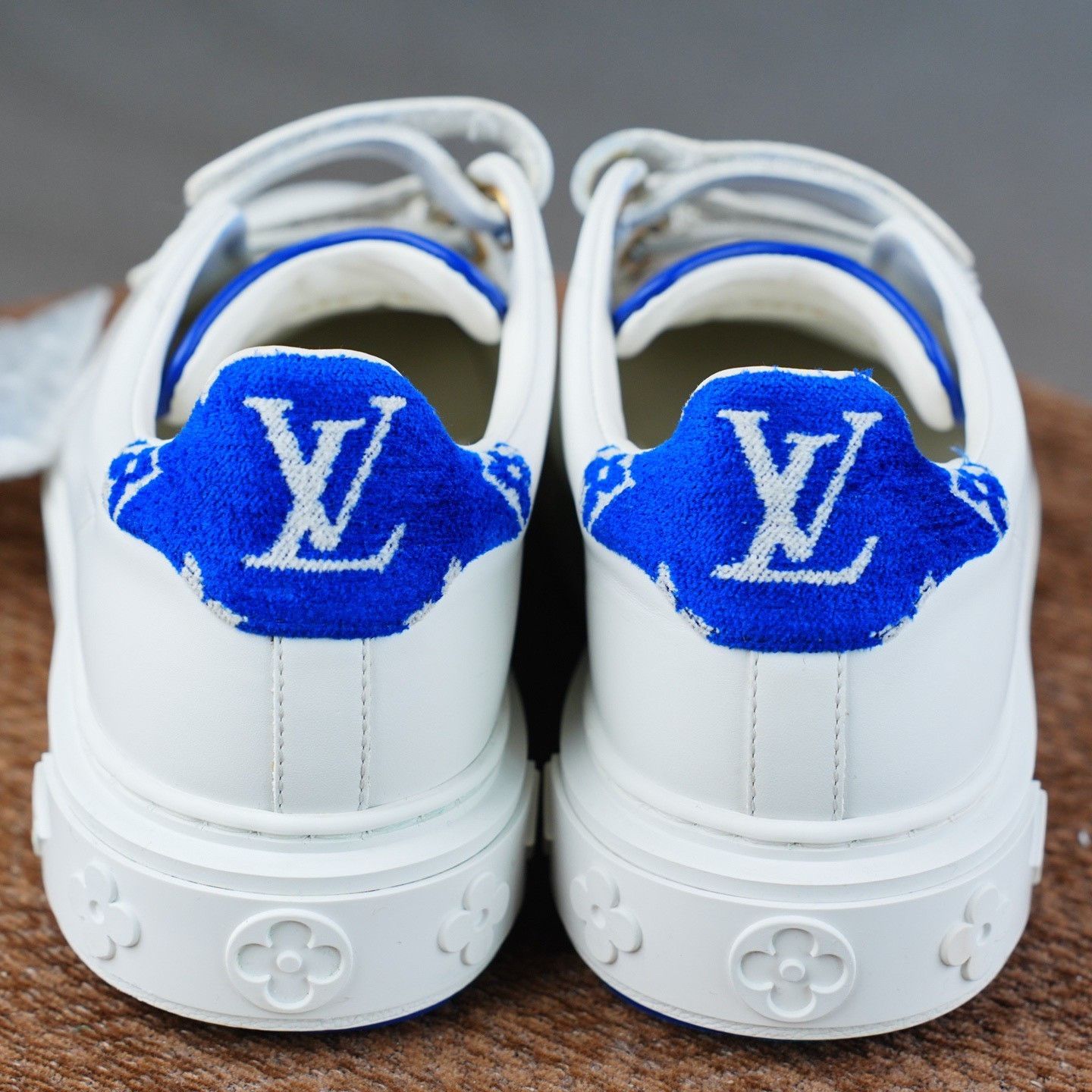 Louis Vuitton Louis Vuitton White Lowtop Sneakers us_6 Women Size US 6 / IT 36 - 5 Thumbnail