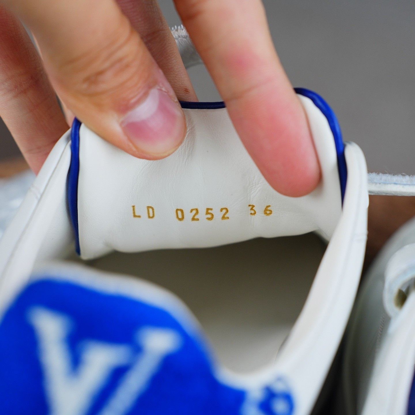 Louis Vuitton Louis Vuitton White Lowtop Sneakers us_6 Women Size US 6 / IT 36 - 7 Thumbnail
