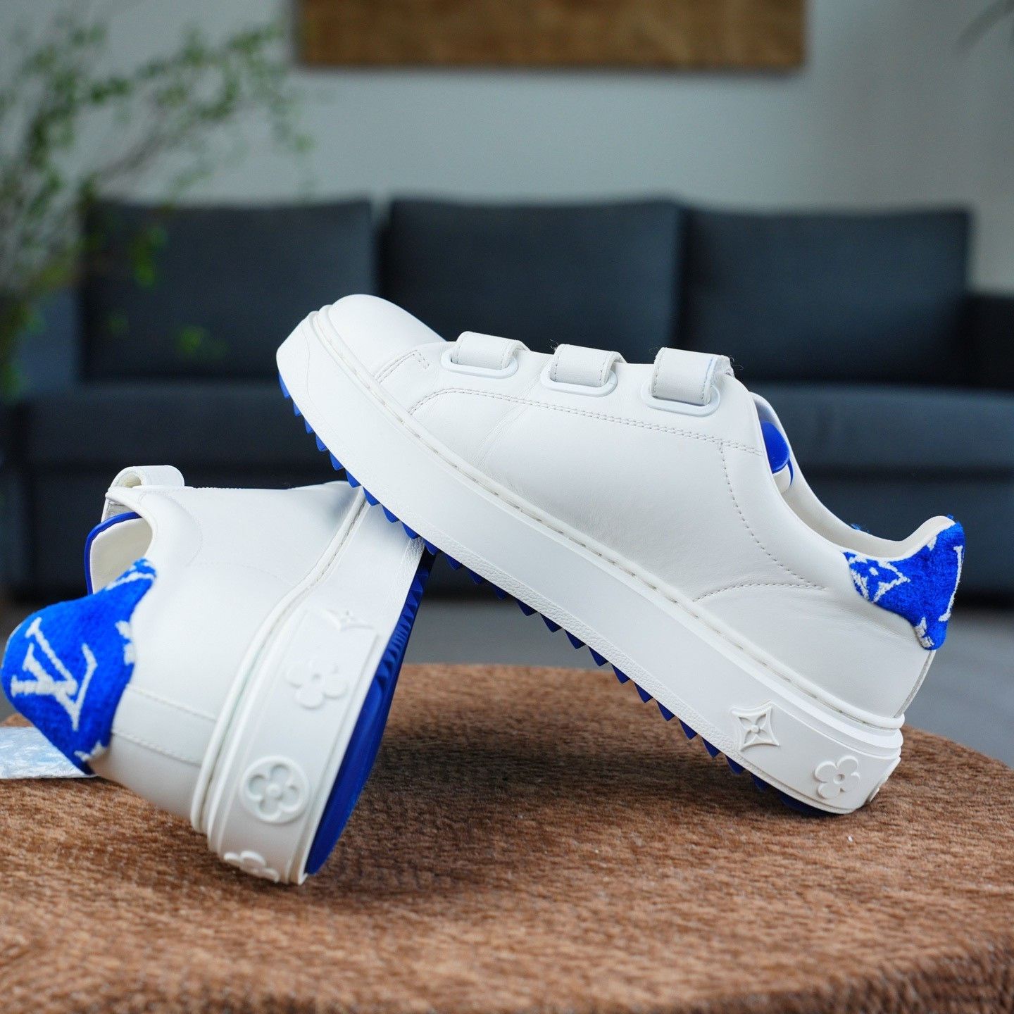 Louis Vuitton Louis Vuitton White Lowtop Sneakers us_6 Women Size US 6 / IT 36 - 8 Thumbnail