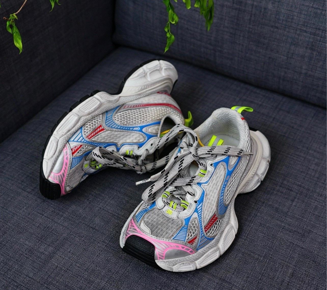 Balenciaga Balenciaga Blue Lowtop Sneakers us_6 Women Size US 6 / IT 36 - 2 Thumbnail