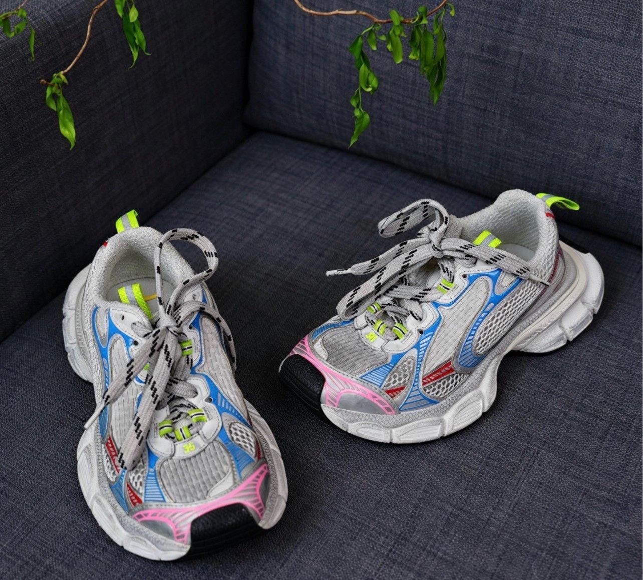 Balenciaga Balenciaga Blue Lowtop Sneakers us_6 Women Size US 6 / IT 36 - 3 Thumbnail