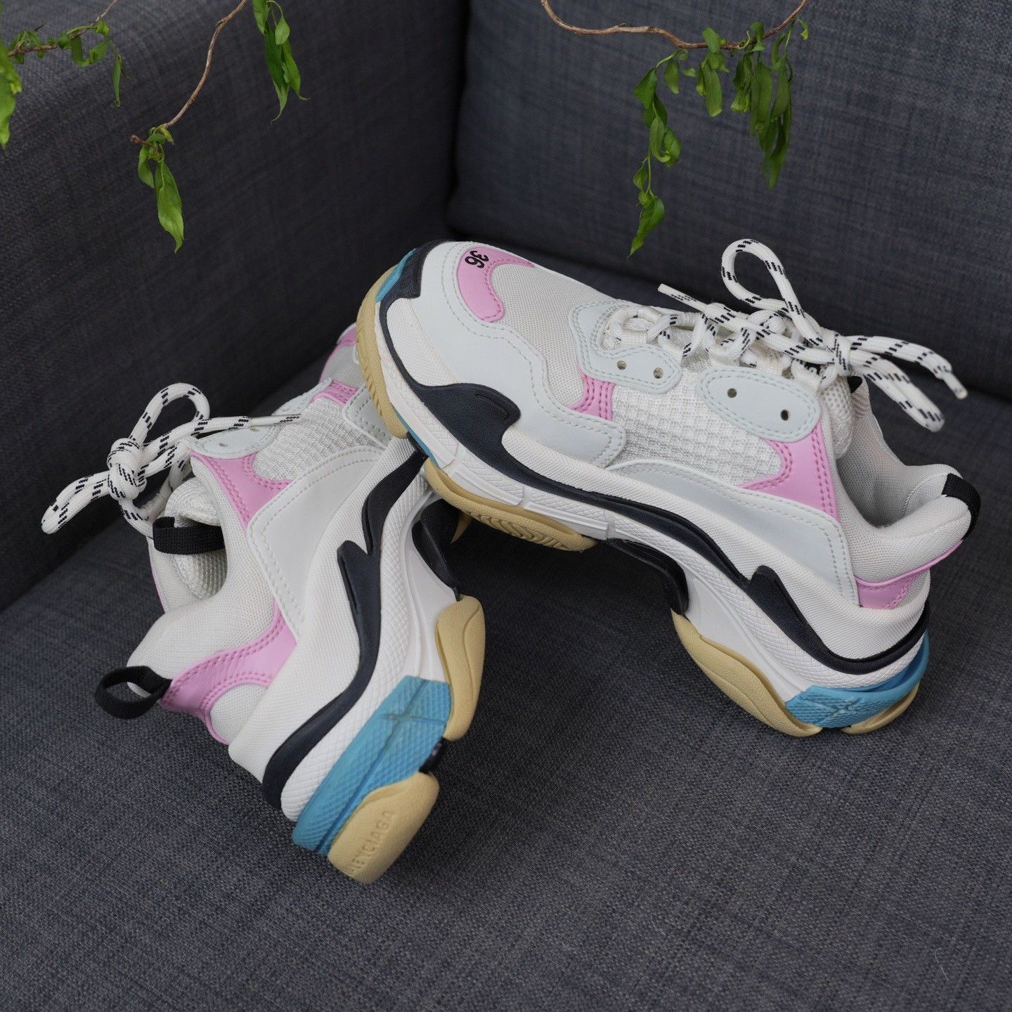 Balenciaga Balenciaga Pink Lowtop Sneakers us_6 Women Size US 6 / IT 36 - 7 Thumbnail