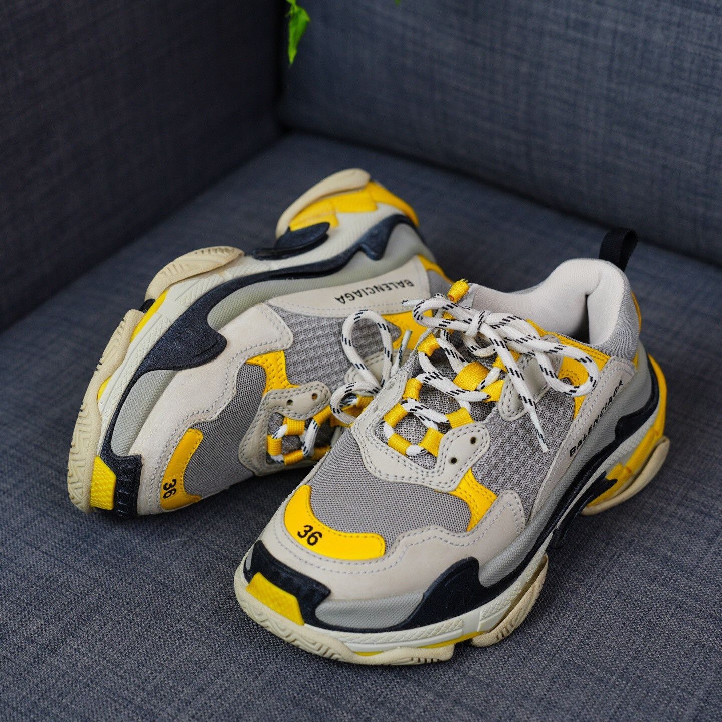 Balenciaga Balenciaga Yellow Lowtop Sneakers us_6 Women Size US 6 / IT 36 - 2 Thumbnail