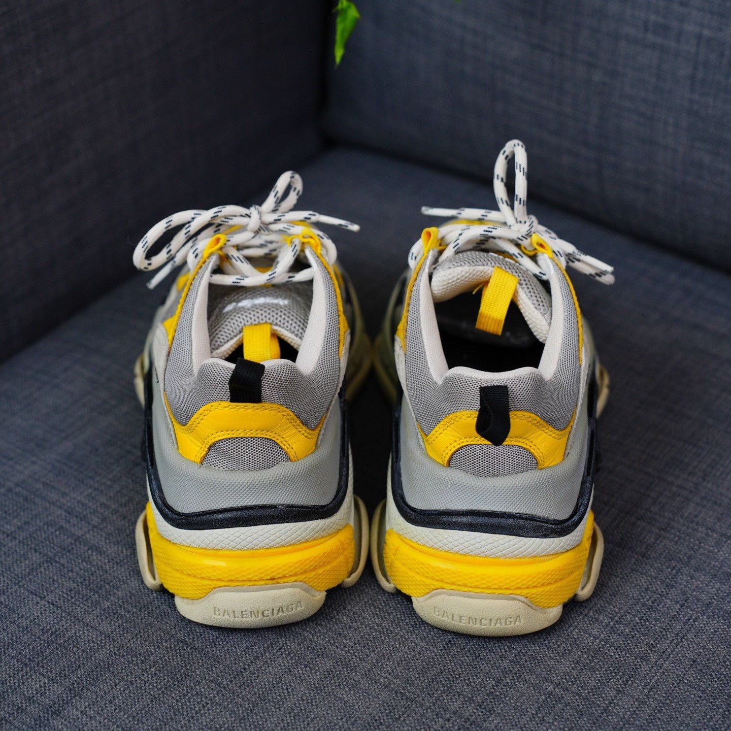 Balenciaga Balenciaga Yellow Lowtop Sneakers us_6 Women Size US 6 / IT 36 - 6 Thumbnail
