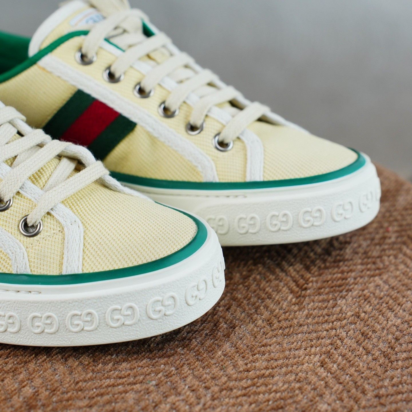 Gucci Gucci Casual Beige Lowtop Sneakers us_6 Women Size US 6 / IT 36 - 4 Thumbnail