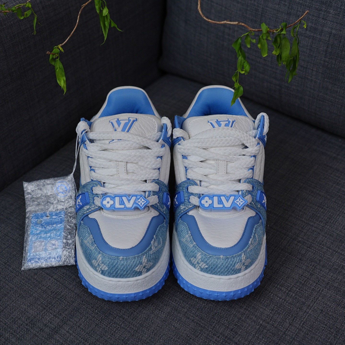 Louis Vuitton Louis Vuitton Training Blue Lowtop Sneakers us_6 Women Size US 6 / IT 36 - 4 Thumbnail