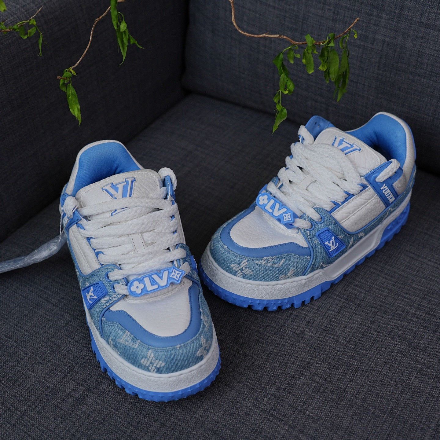 Louis Vuitton Louis Vuitton Training Blue Lowtop Sneakers us_6 Women Size US 6 / IT 36 - 3 Thumbnail