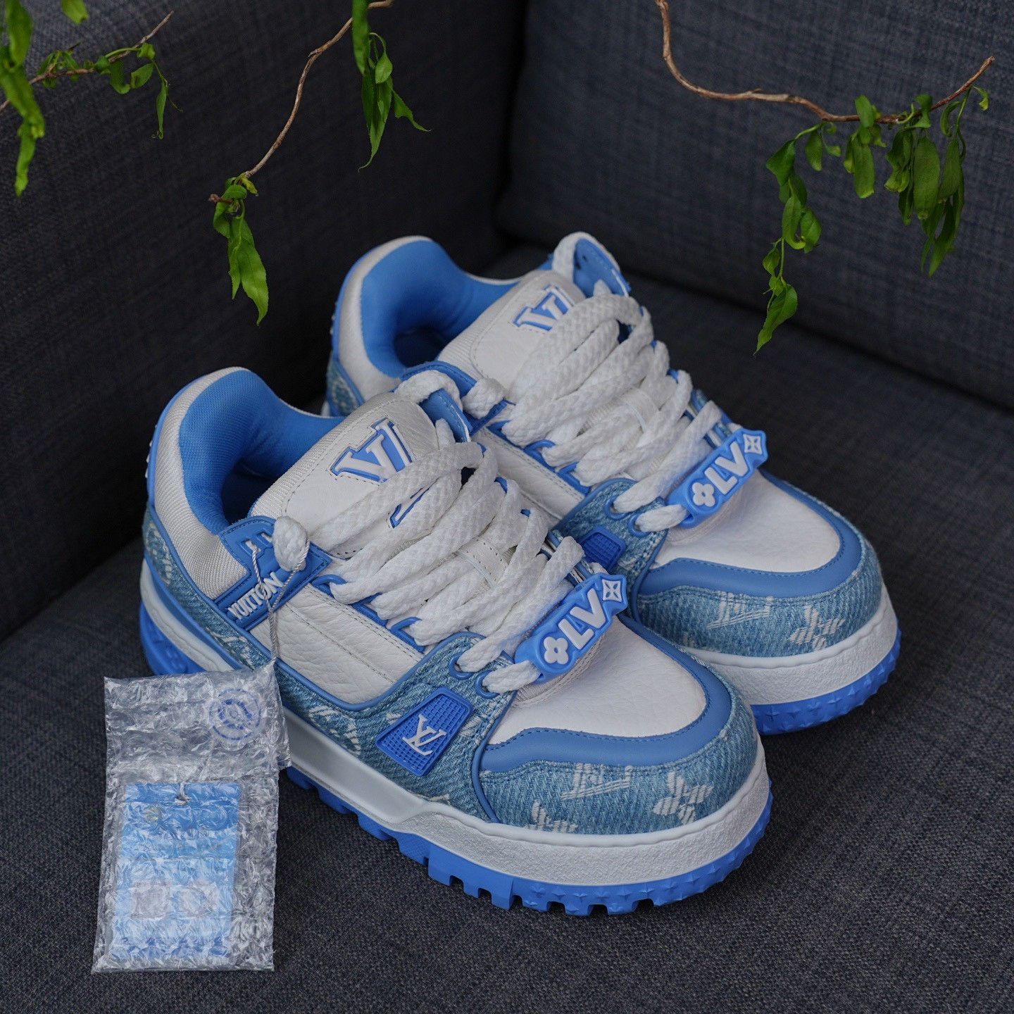 Louis Vuitton Louis Vuitton Training Blue Lowtop Sneakers us_6 Women Size US 6 / IT 36 - 6 Thumbnail