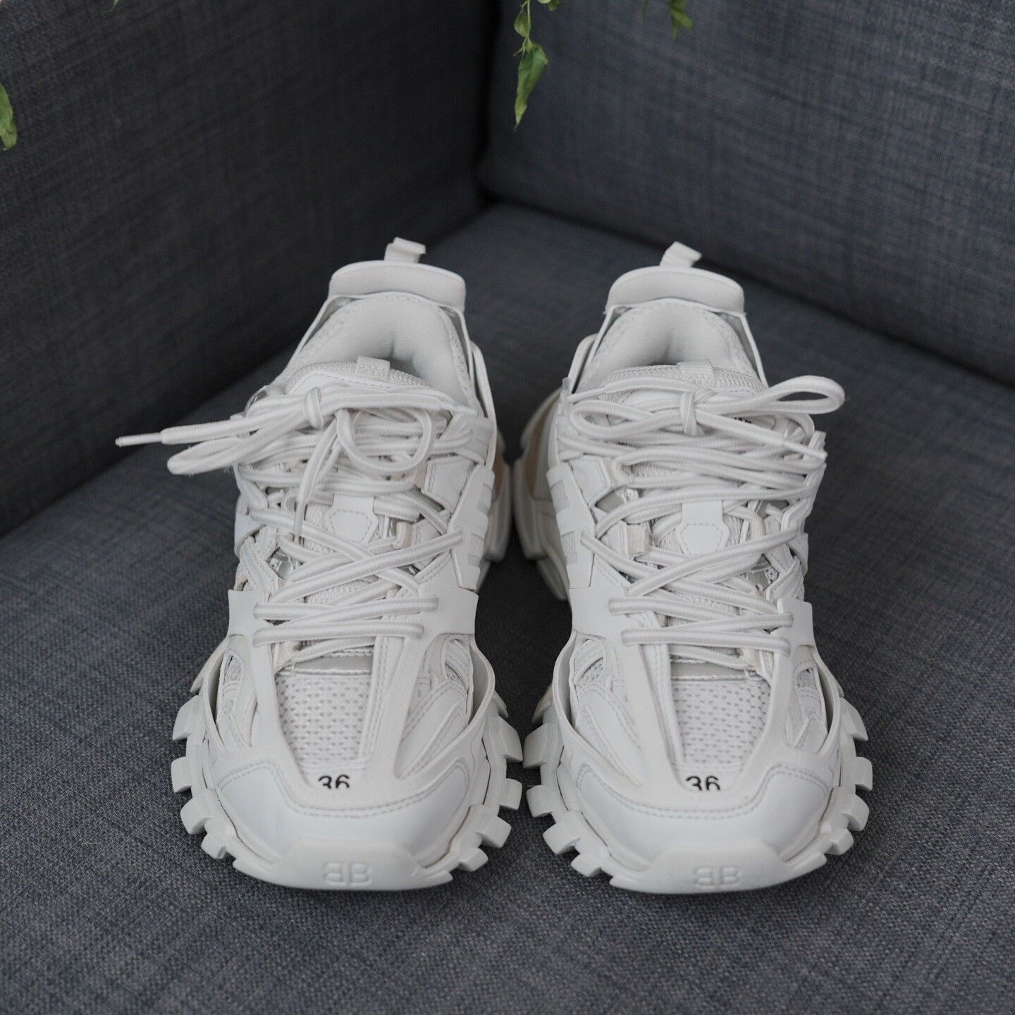 Balenciaga Balenciaga White Lowtop Sneakers us_6 Women Size US 6 / IT 36 - 4 Thumbnail
