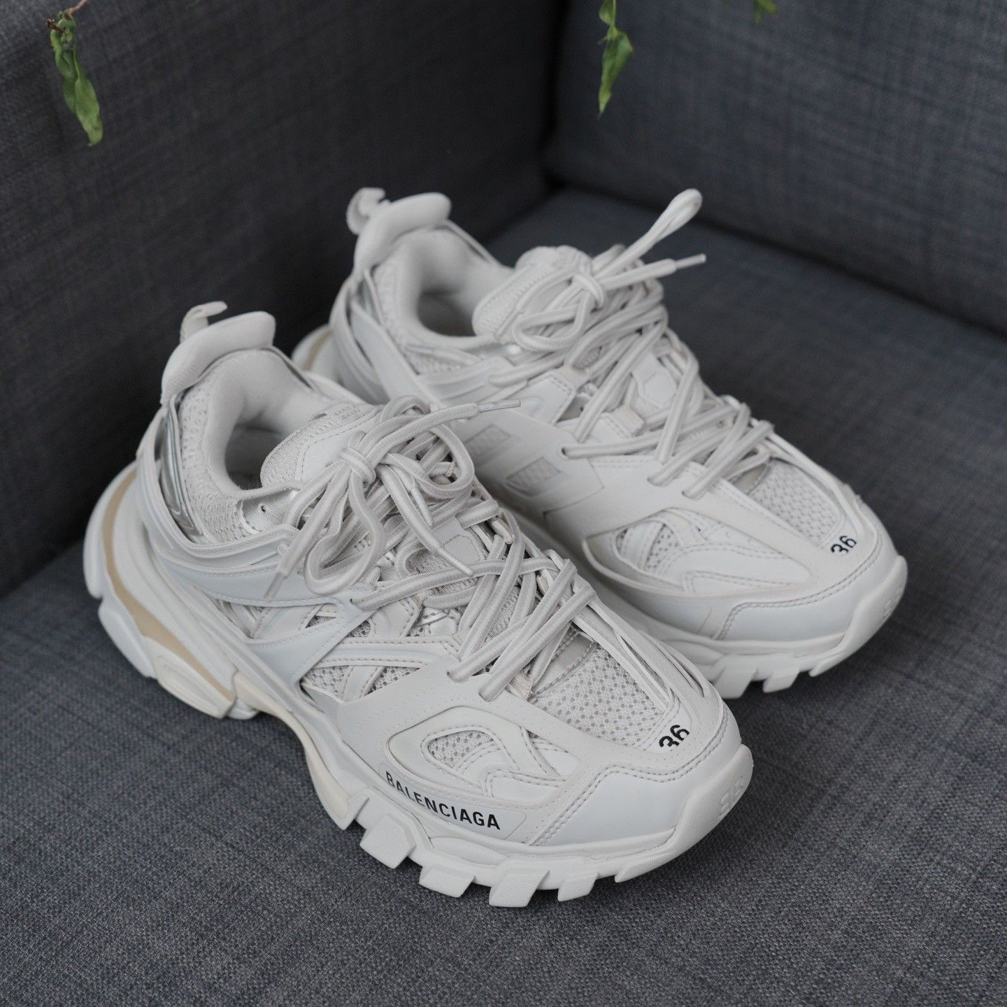 Balenciaga Balenciaga White Lowtop Sneakers us_6 Women Size US 6 / IT 36 - 5 Thumbnail