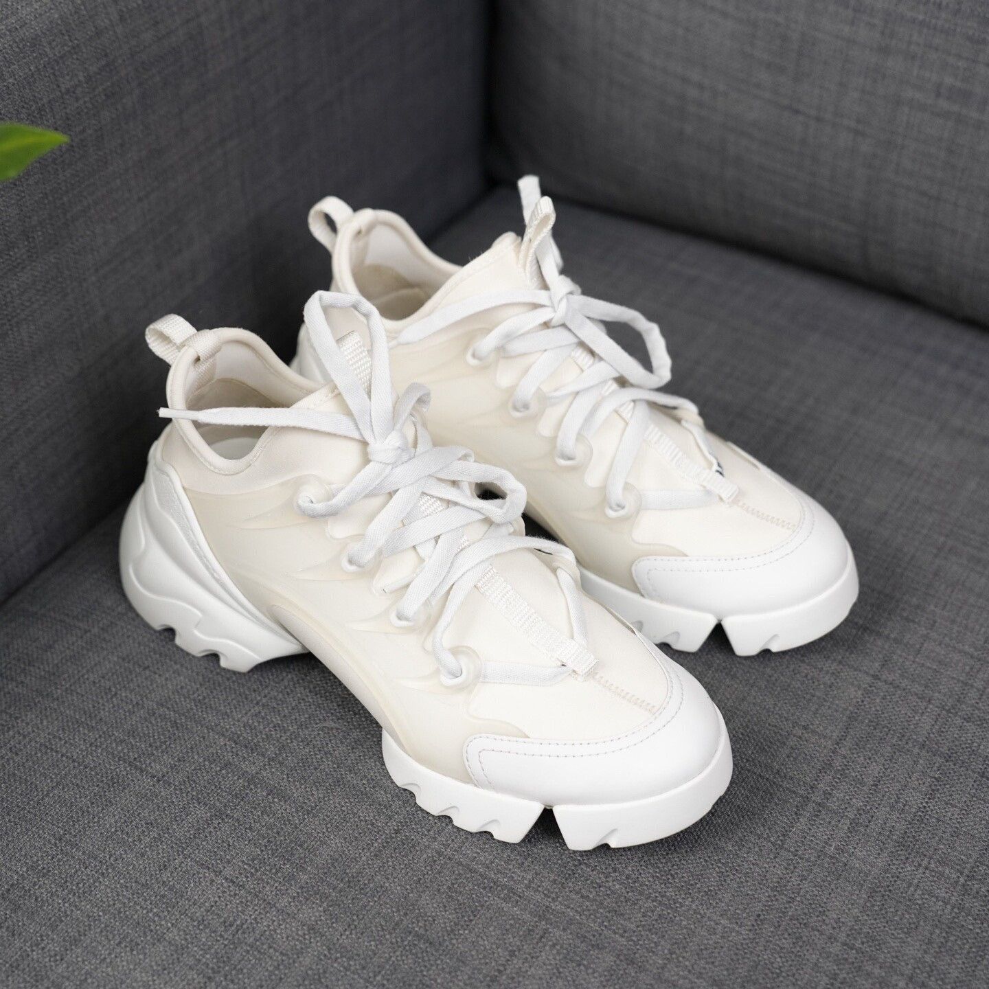 Dior Dior White Lowtop Sneakers us_6 Women Size US 6 / IT 36 - 5 Thumbnail