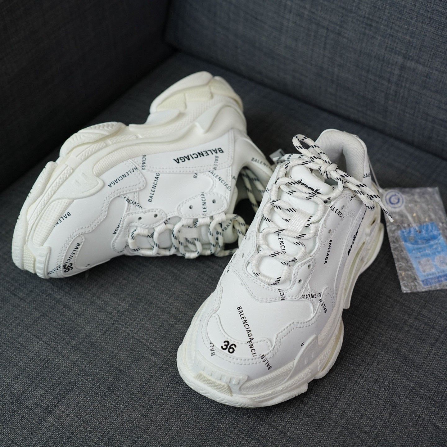Balenciaga Balenciaga White Lowtop Sneakers us_6 Women Size US 6 / IT 36 - 2 Thumbnail