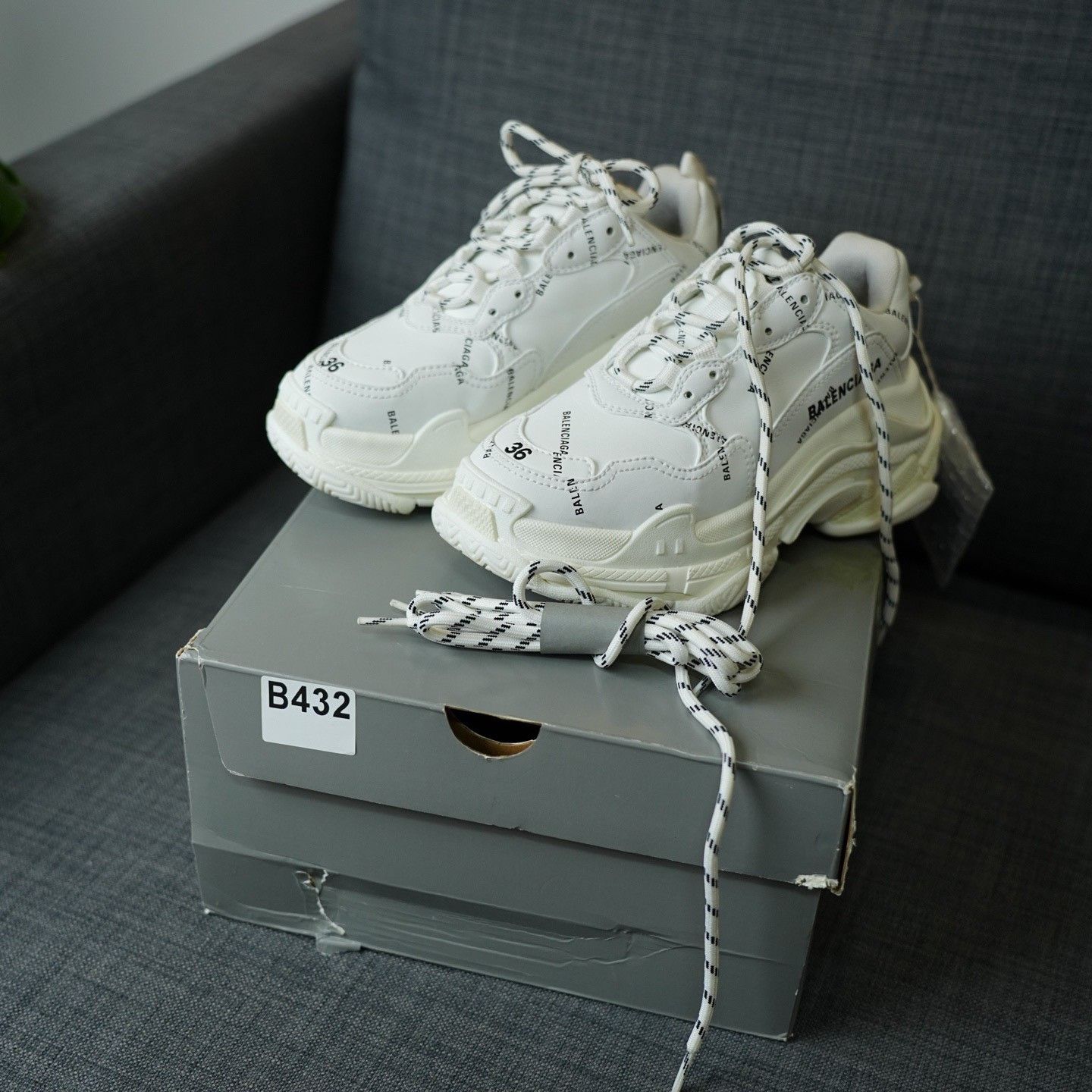 Balenciaga Balenciaga White Lowtop Sneakers us_6 Women Size US 6 / IT 36 - 9 Thumbnail