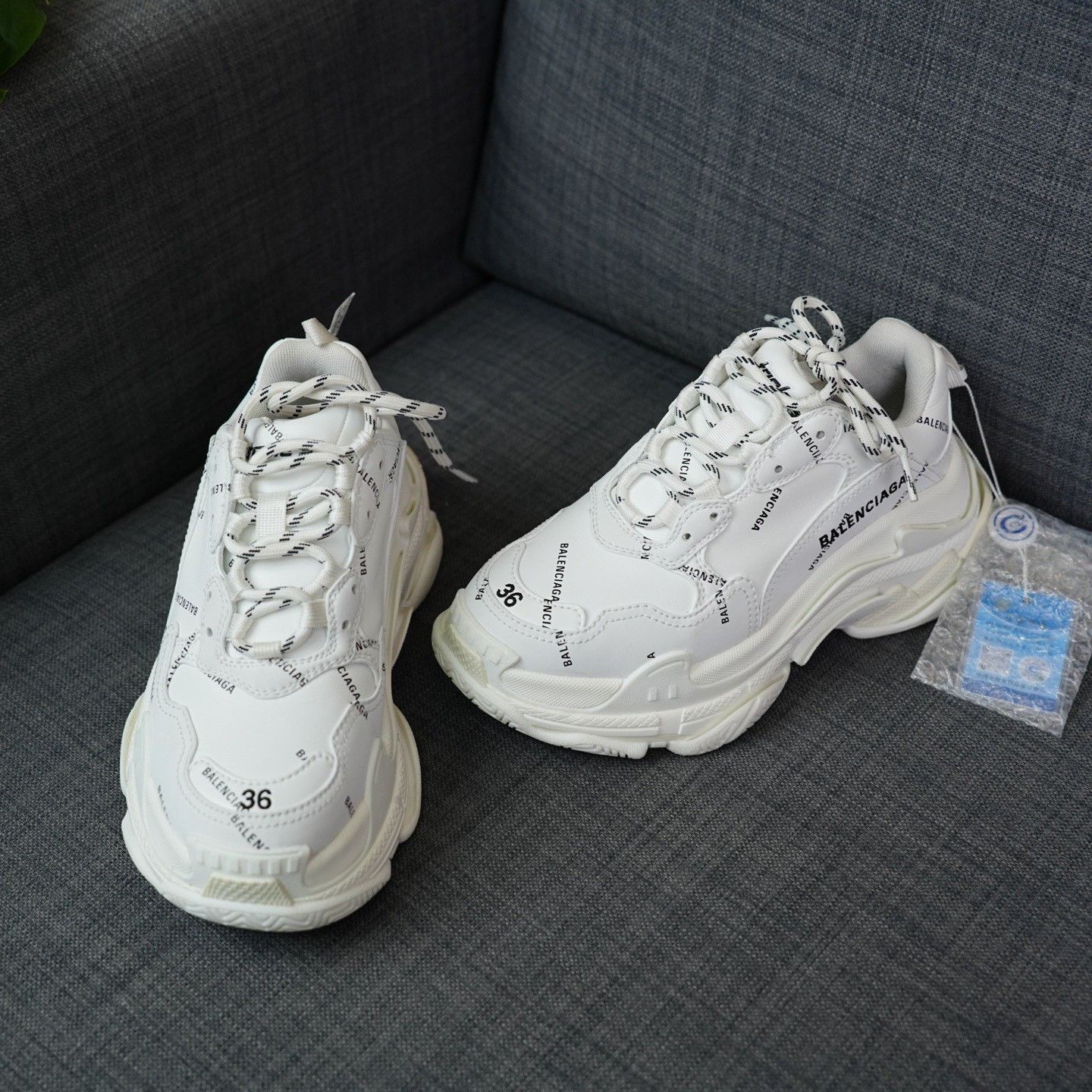 Balenciaga Balenciaga White Lowtop Sneakers us_6 Women Size US 6 / IT 36 - 3 Thumbnail