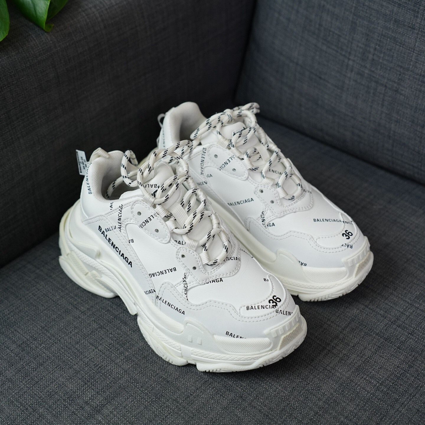 Balenciaga Balenciaga White Lowtop Sneakers us_6 Women Size US 6 / IT 36 - 5 Thumbnail