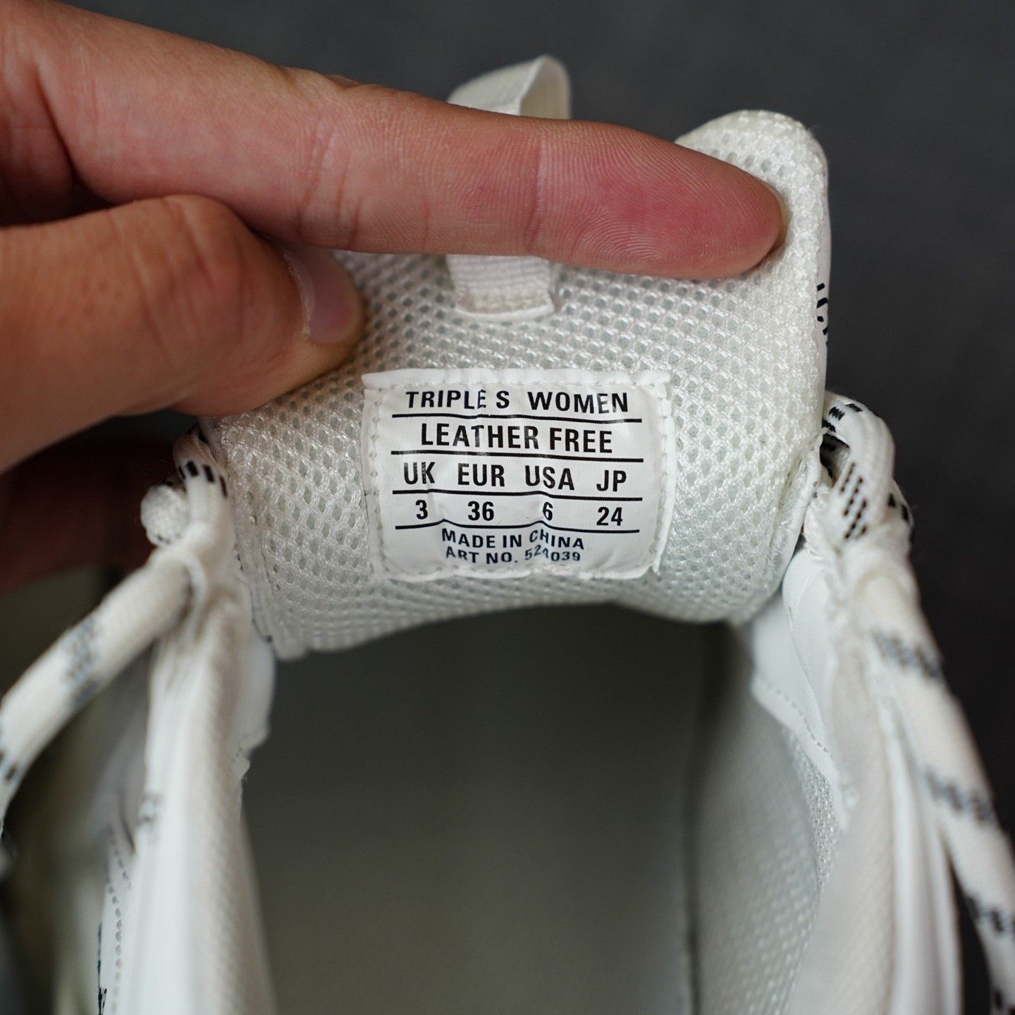 Balenciaga Balenciaga White Lowtop Sneakers us_6 Women Size US 6 / IT 36 - 7 Thumbnail