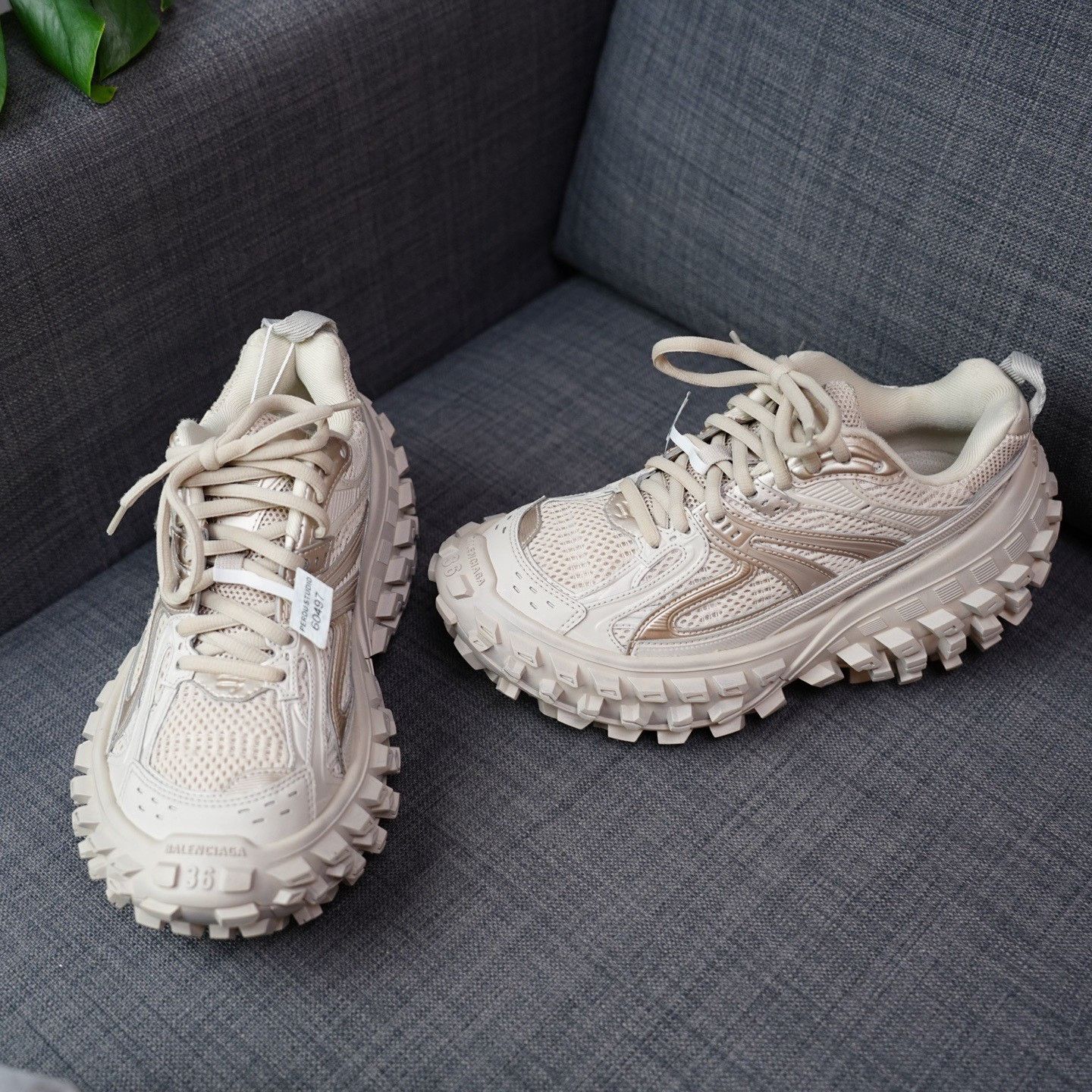 Balenciaga Balenciaga Brown Lowtop Sneakers us_6 Women Size US 6 / IT 36 - 3 Thumbnail