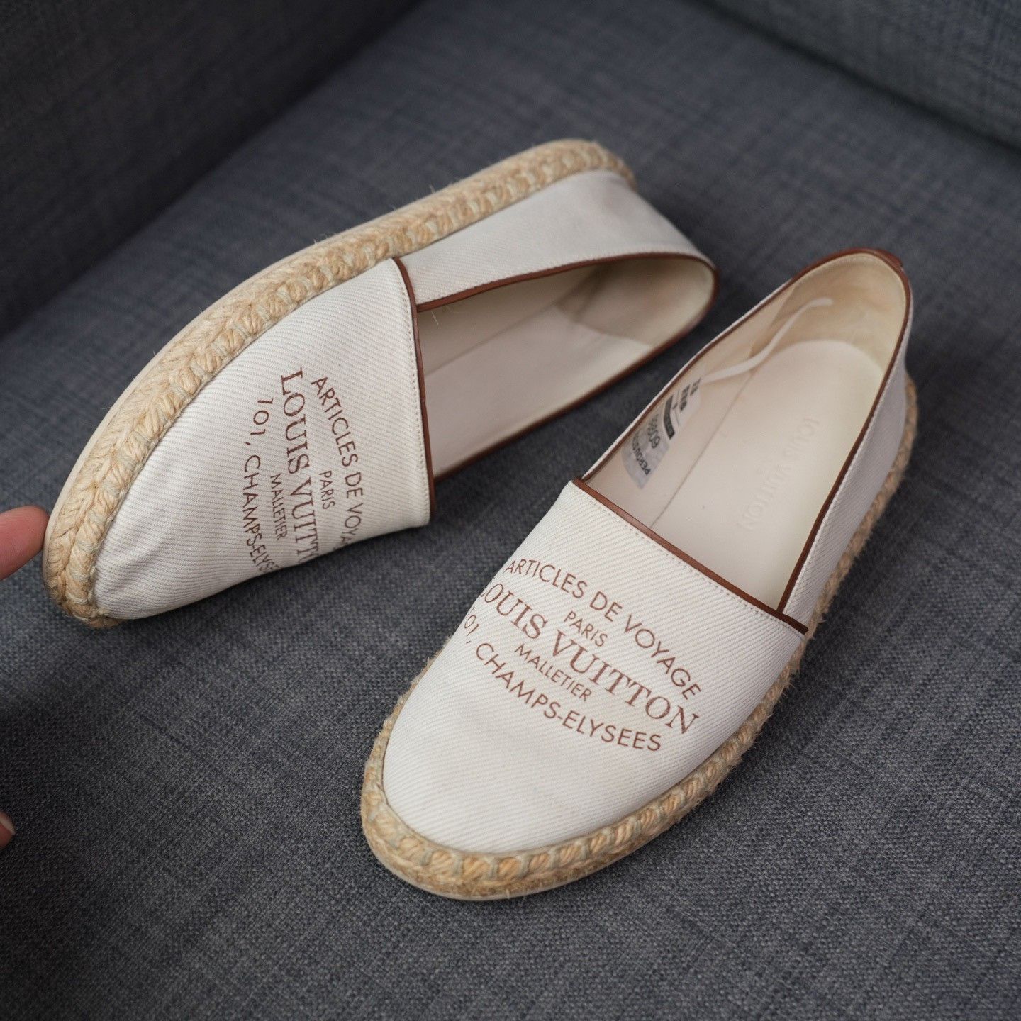Louis Vuitton Louis Vuitton Beige Lowtop Sneakers us_6 Women Size US 6 / IT 36 - 2 Thumbnail