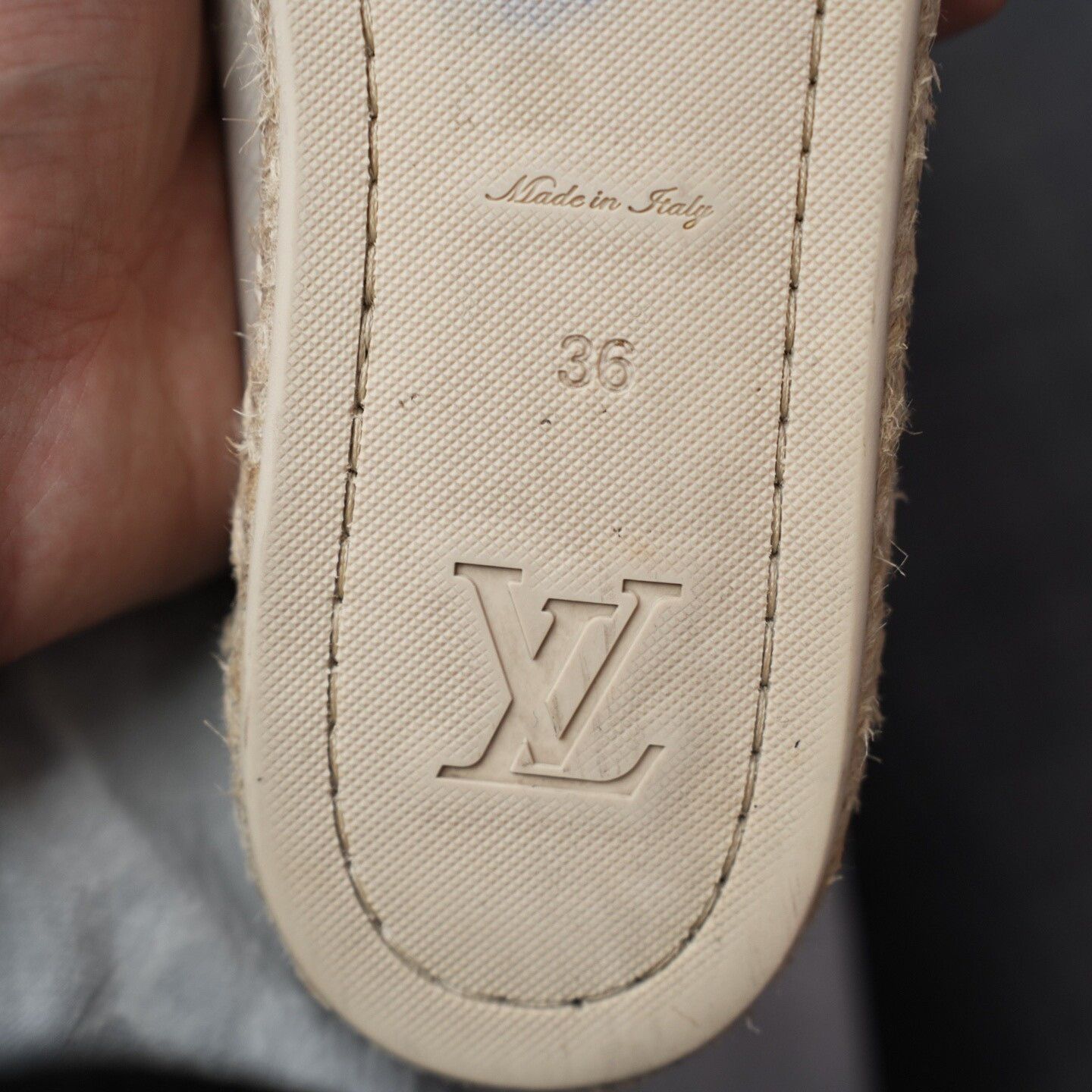 Louis Vuitton Louis Vuitton Beige Lowtop Sneakers us_6 Women Size US 6 / IT 36 - 6 Thumbnail