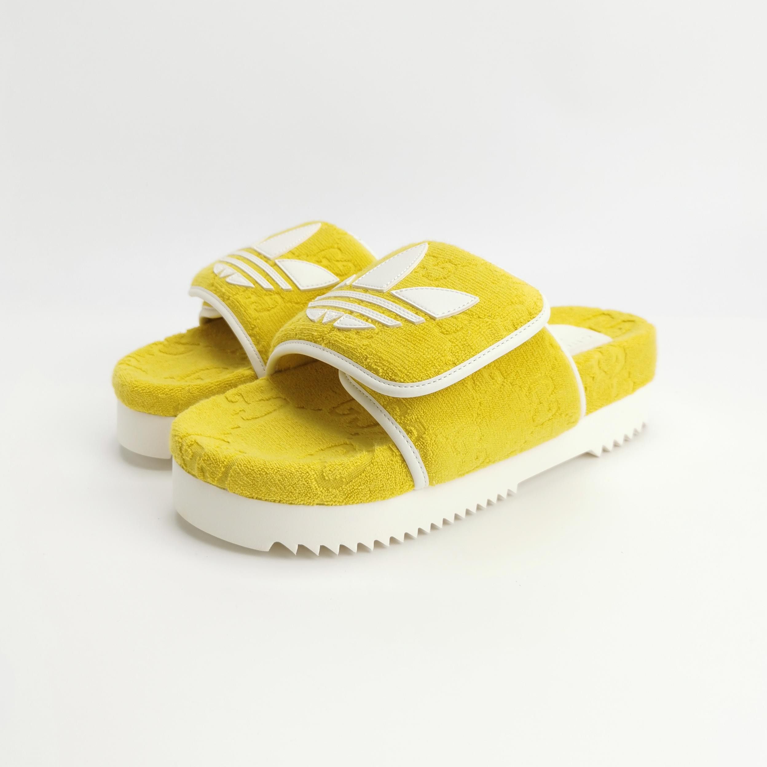 Gucci Gucci x Adidas Terry Monogram Slides US 7 Size US 7 / EU 40 - 3 Thumbnail