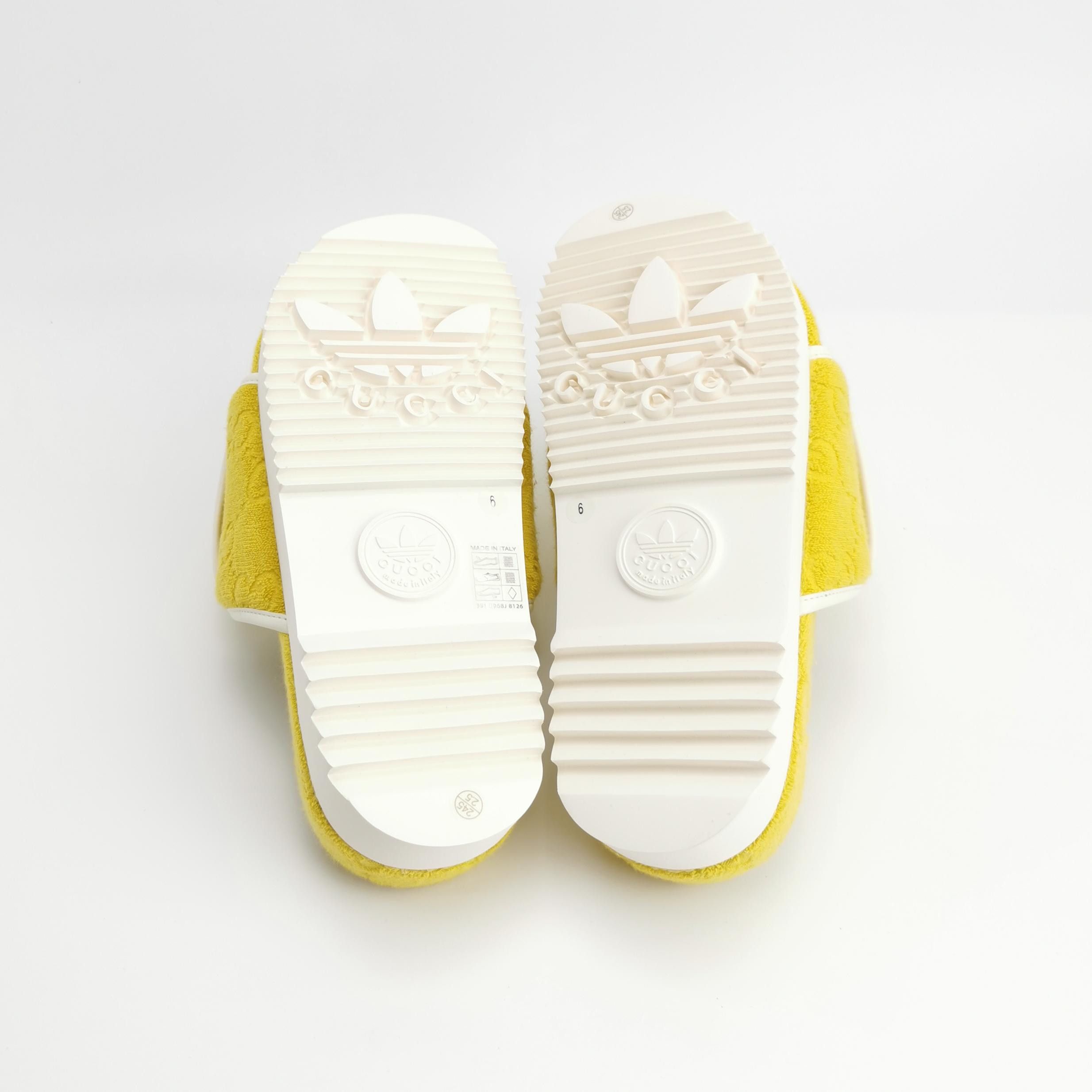 Gucci Gucci x Adidas Terry Monogram Slides US 7 Size US 7 / EU 40 - 6 Thumbnail