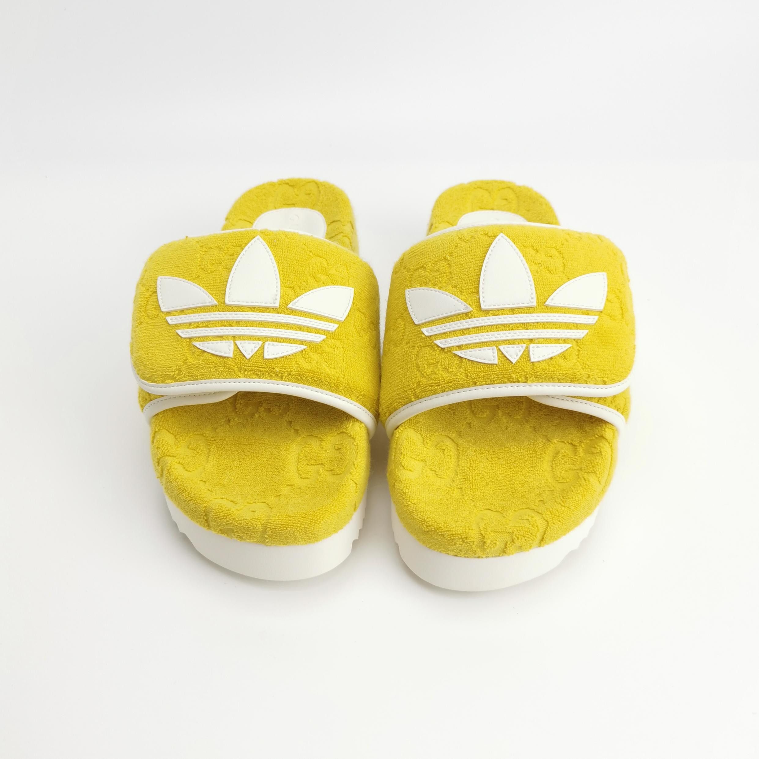 Gucci Gucci x Adidas Terry Monogram Slides US 7 Size US 7 / EU 40 - 4 Thumbnail