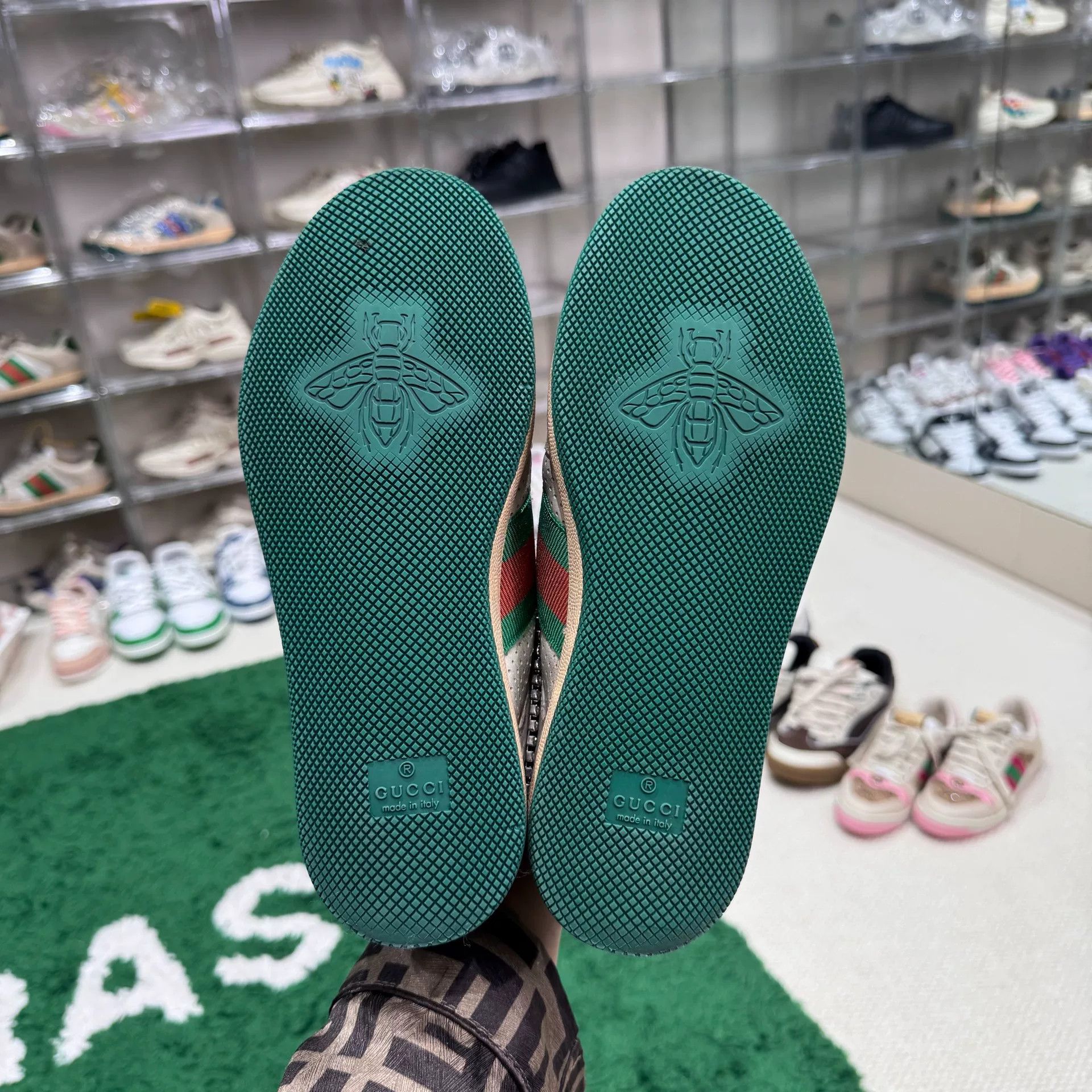 Gucci Gucci White Lowtop Sneakers us_5-5 Women Size US 5.5 / IT 35.5 - 6 Thumbnail