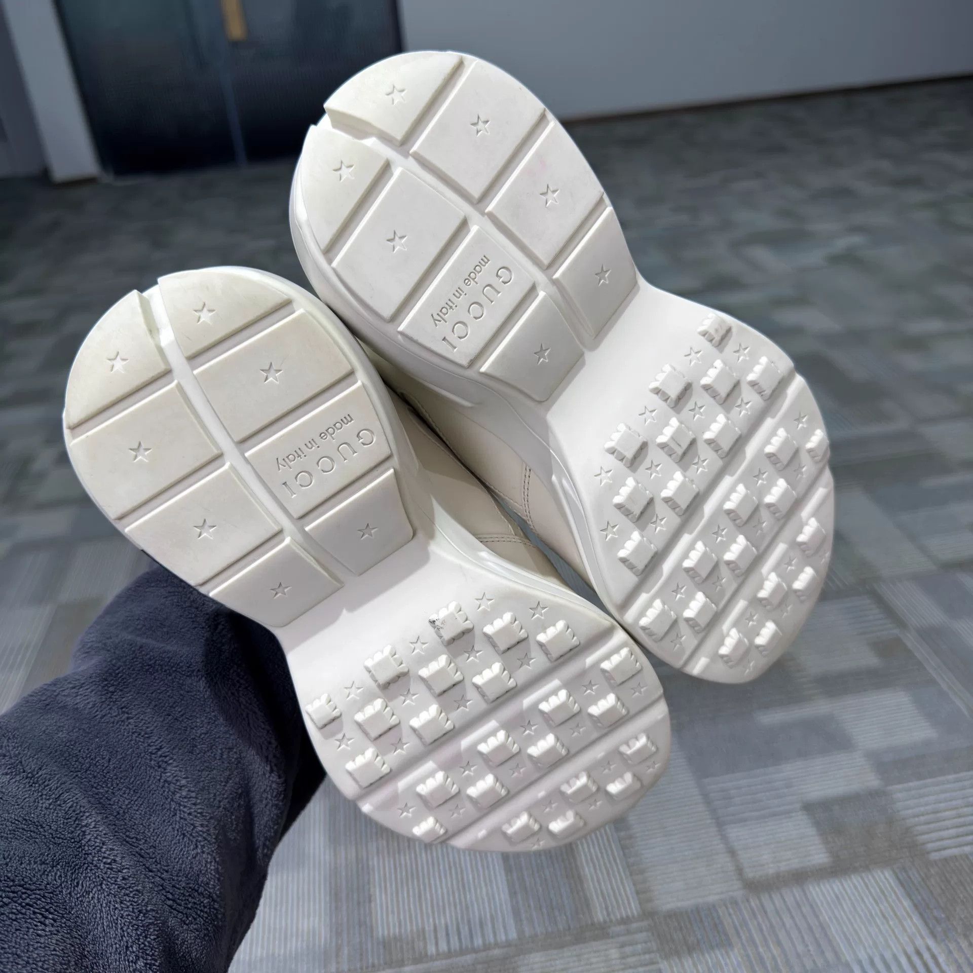 Gucci Gucci Printed White Lowtop Sneakers us_5-5 Women Size US 5.5 / IT 35.5 - 7 Thumbnail